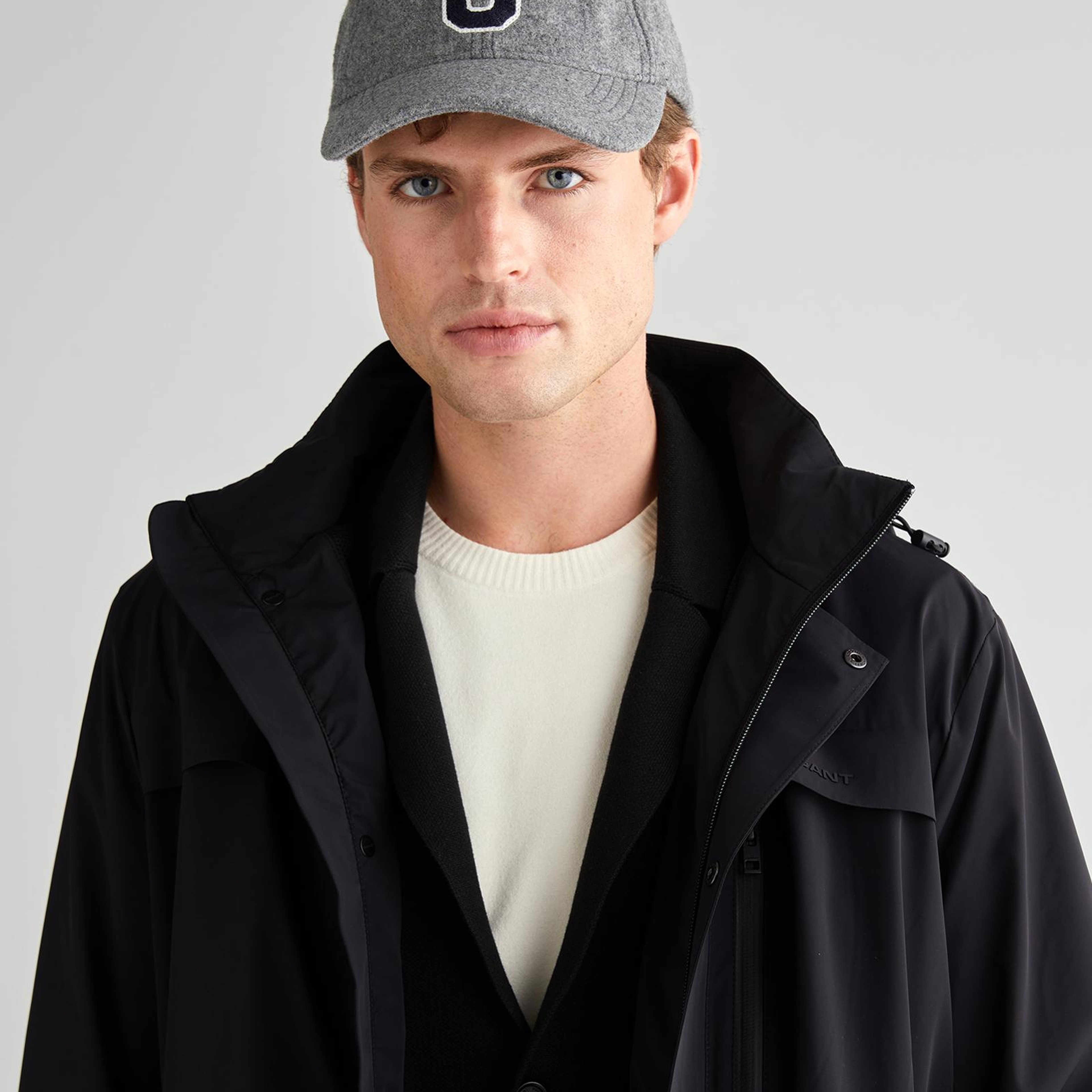 GANT Erkek Siyah Standart Fit Kapüşonlu Mont