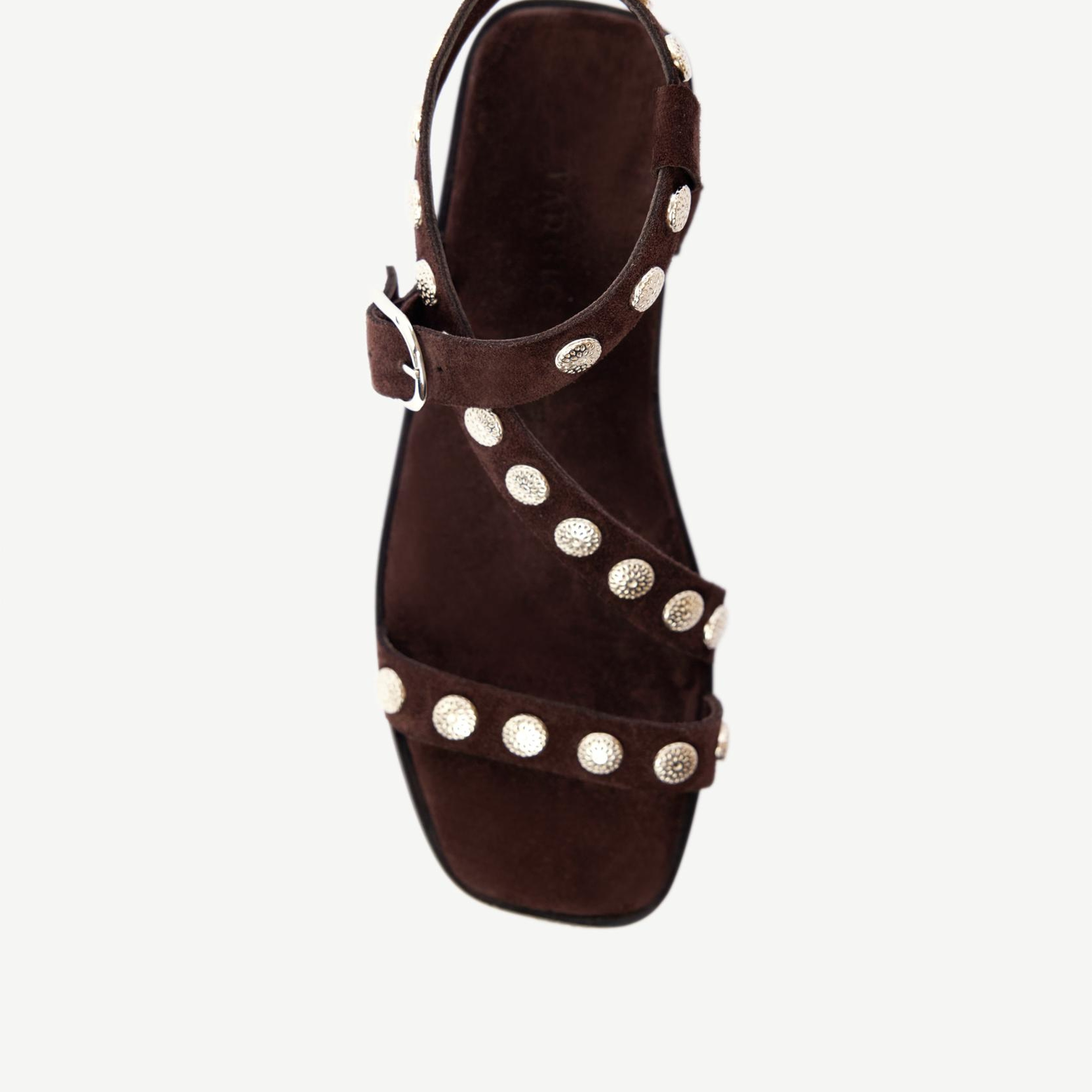 YARGICI Aksesuarlı Süet Sandalet