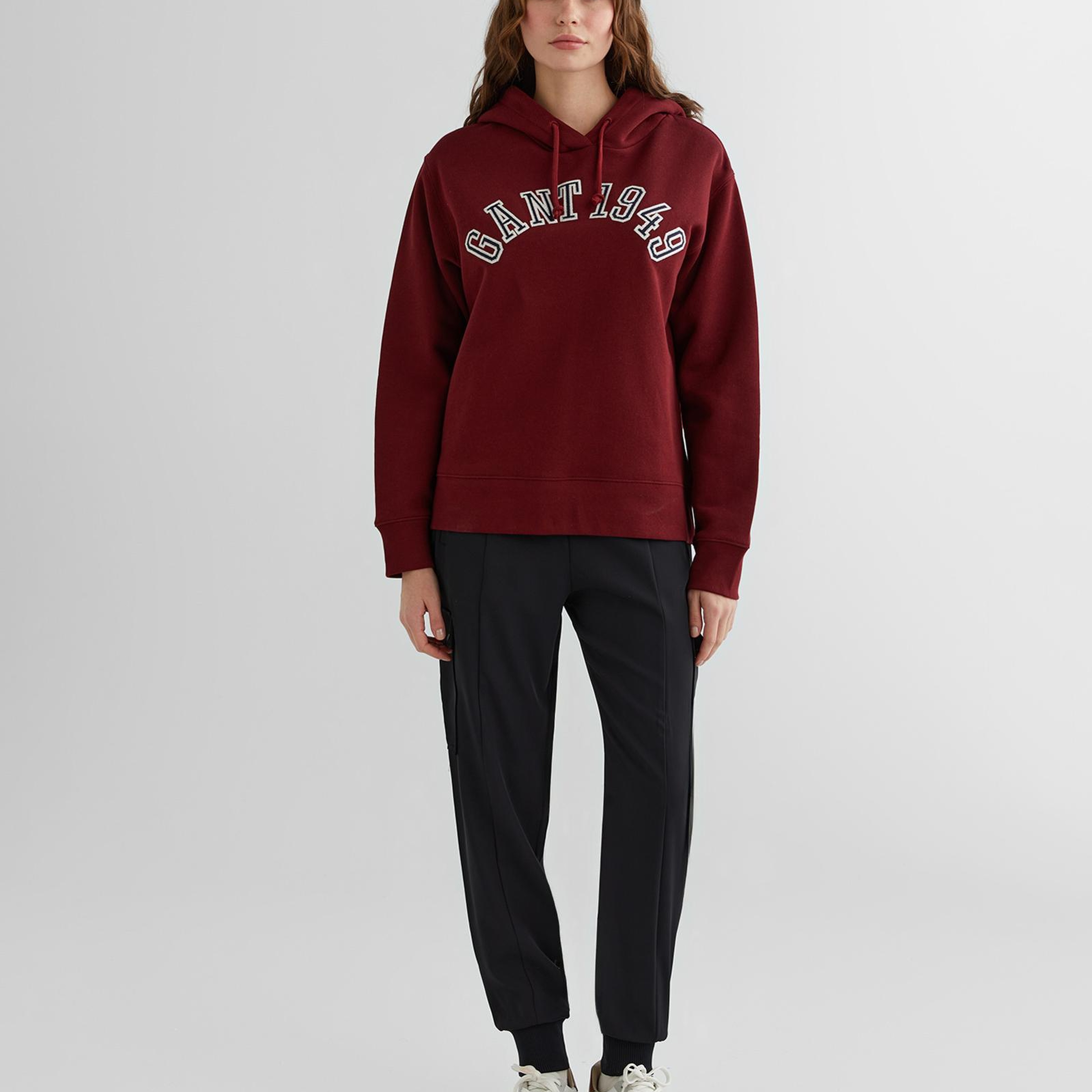 GANT Kadın Bordo Relaxed Fit Kapüşonlu Logolu Sweatshirt