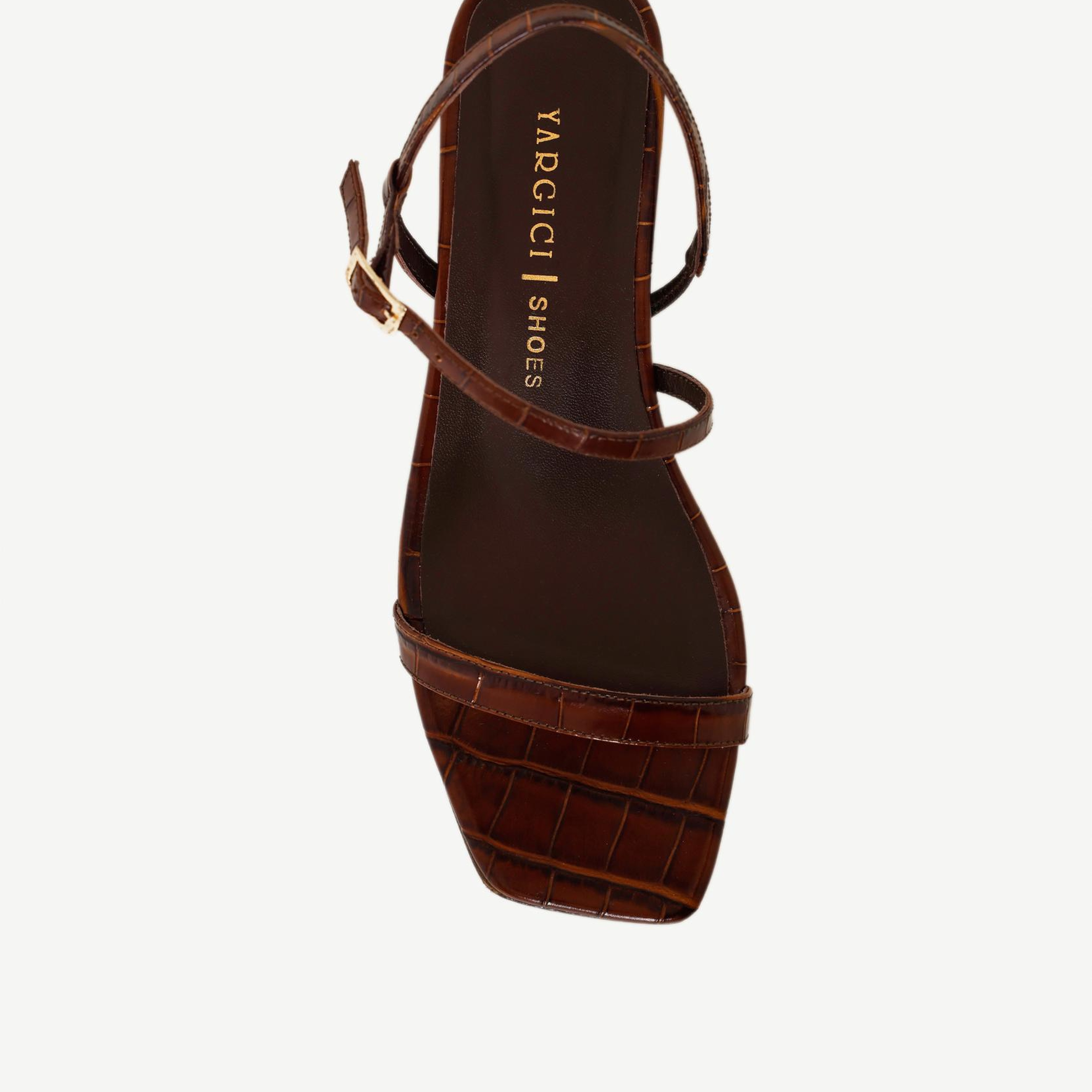 YARGICI İnce Bantlı Kroko Baskılı Deri Sandalet