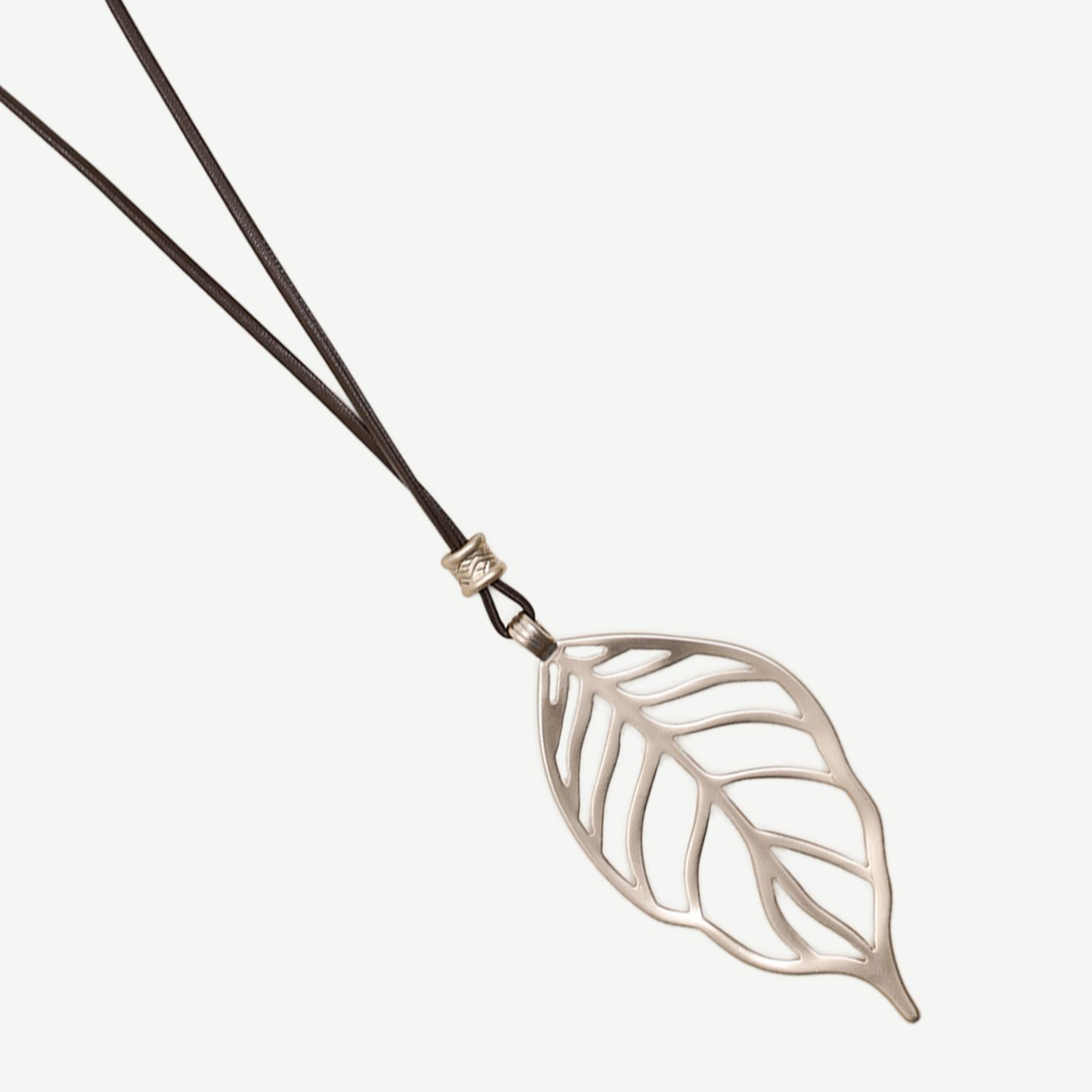 YARGICI Yaprak Uçlu İp Kolye