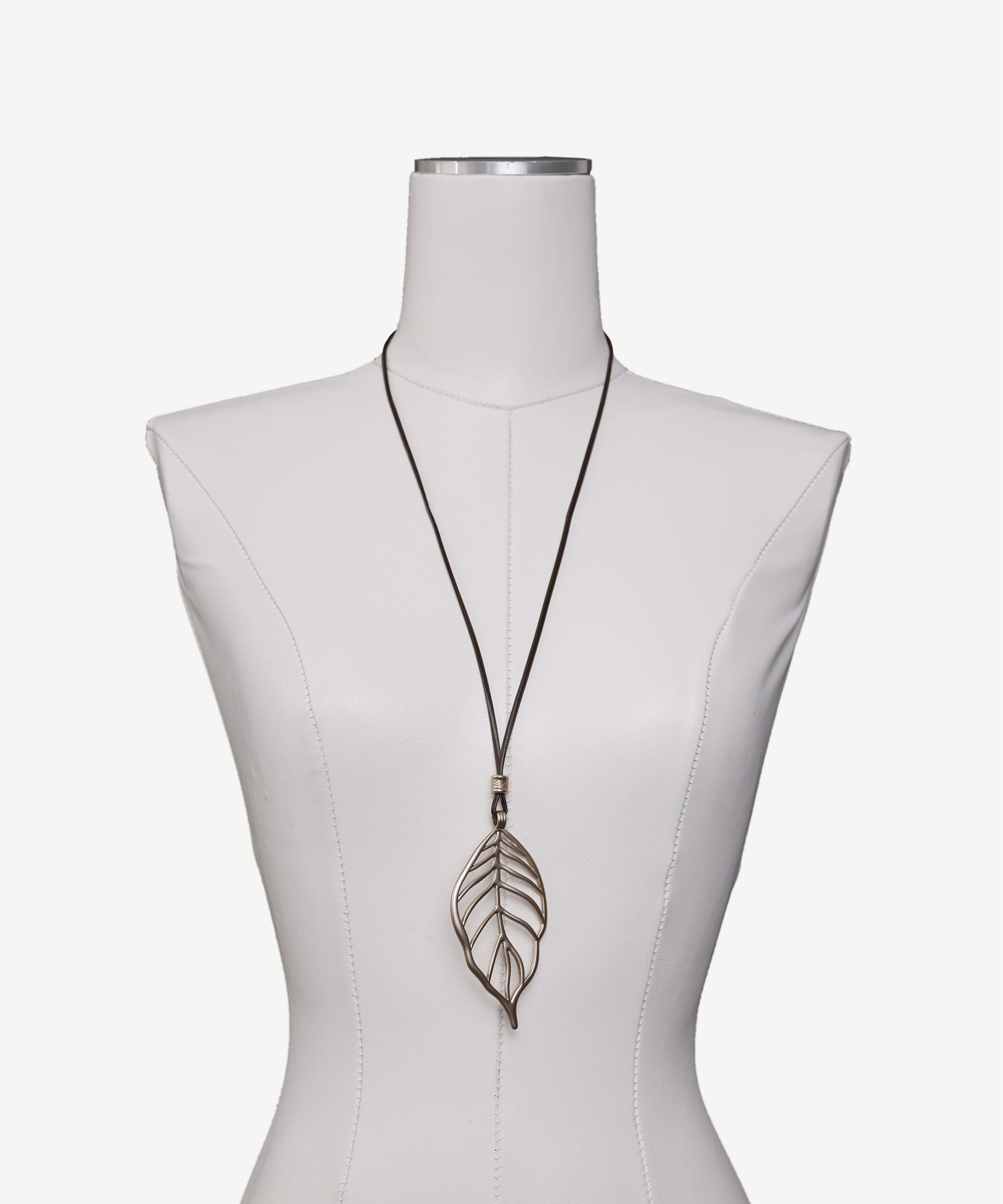 YARGICI Yaprak Uçlu İp Kolye