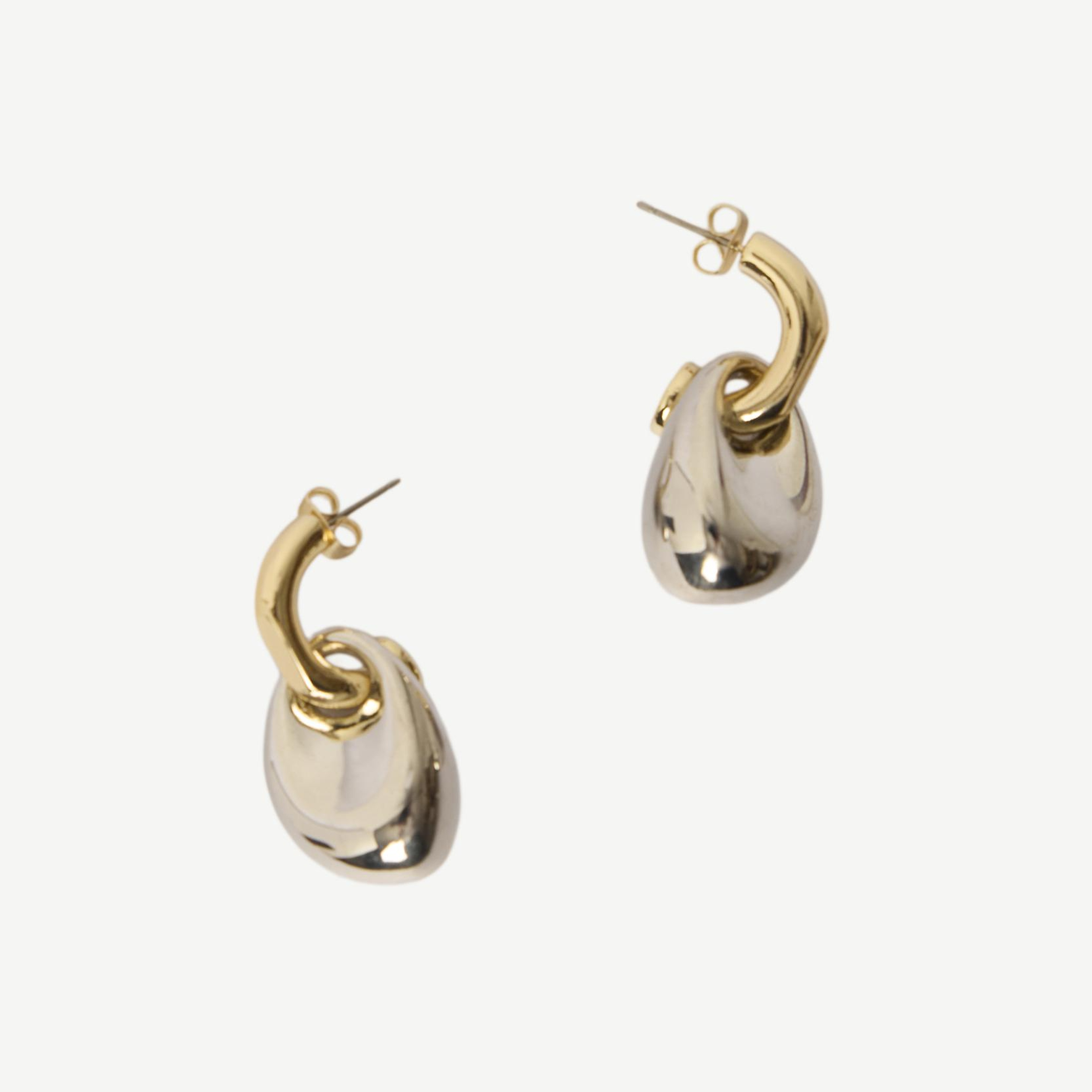 YARGICI İki Renkli Sallantılı Küpe