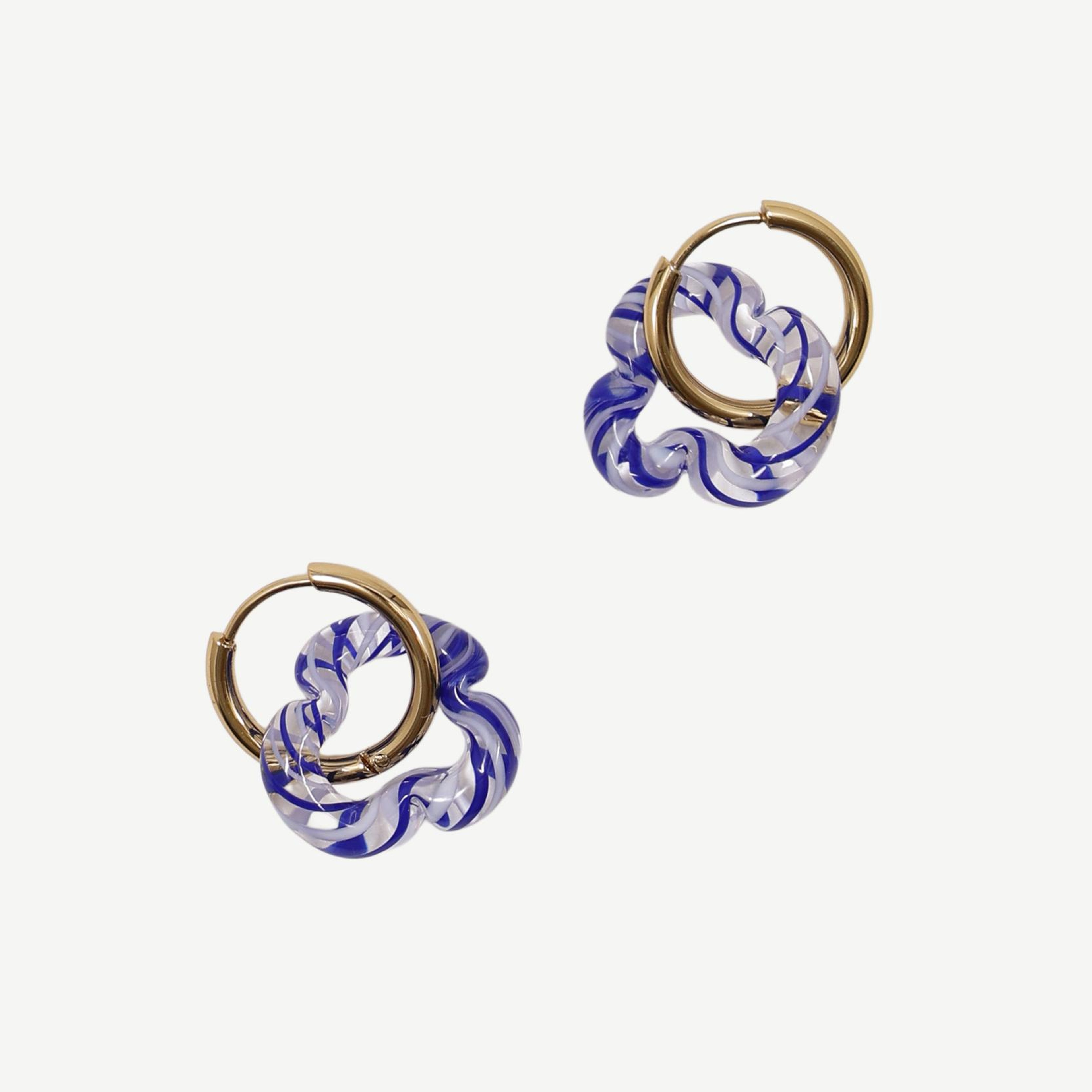 YARGICI Cam Çiçek Charmlı Halka Küpe