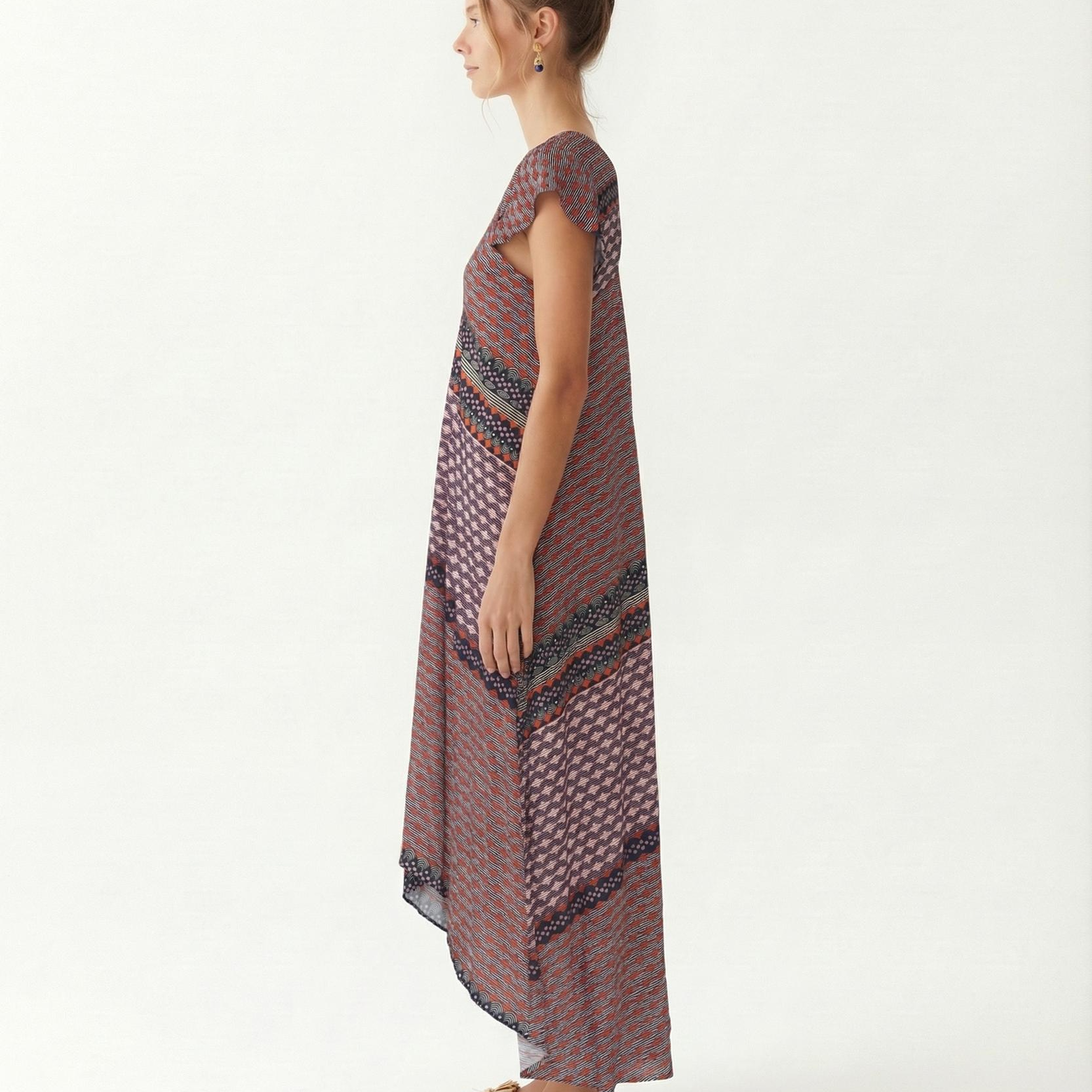 YARGICI Bol V Yaka Kolsuz Elbise