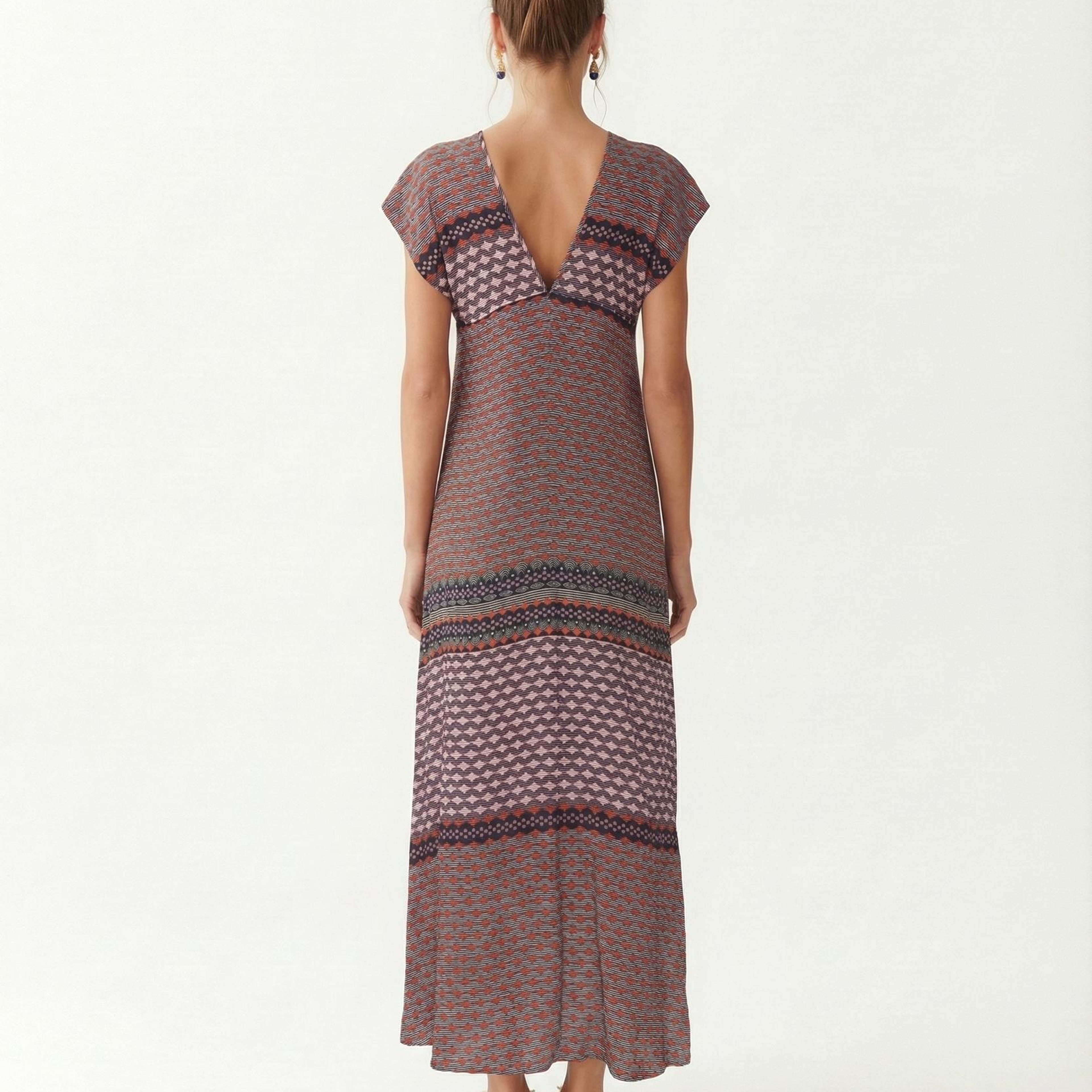 YARGICI Bol V Yaka Kolsuz Elbise