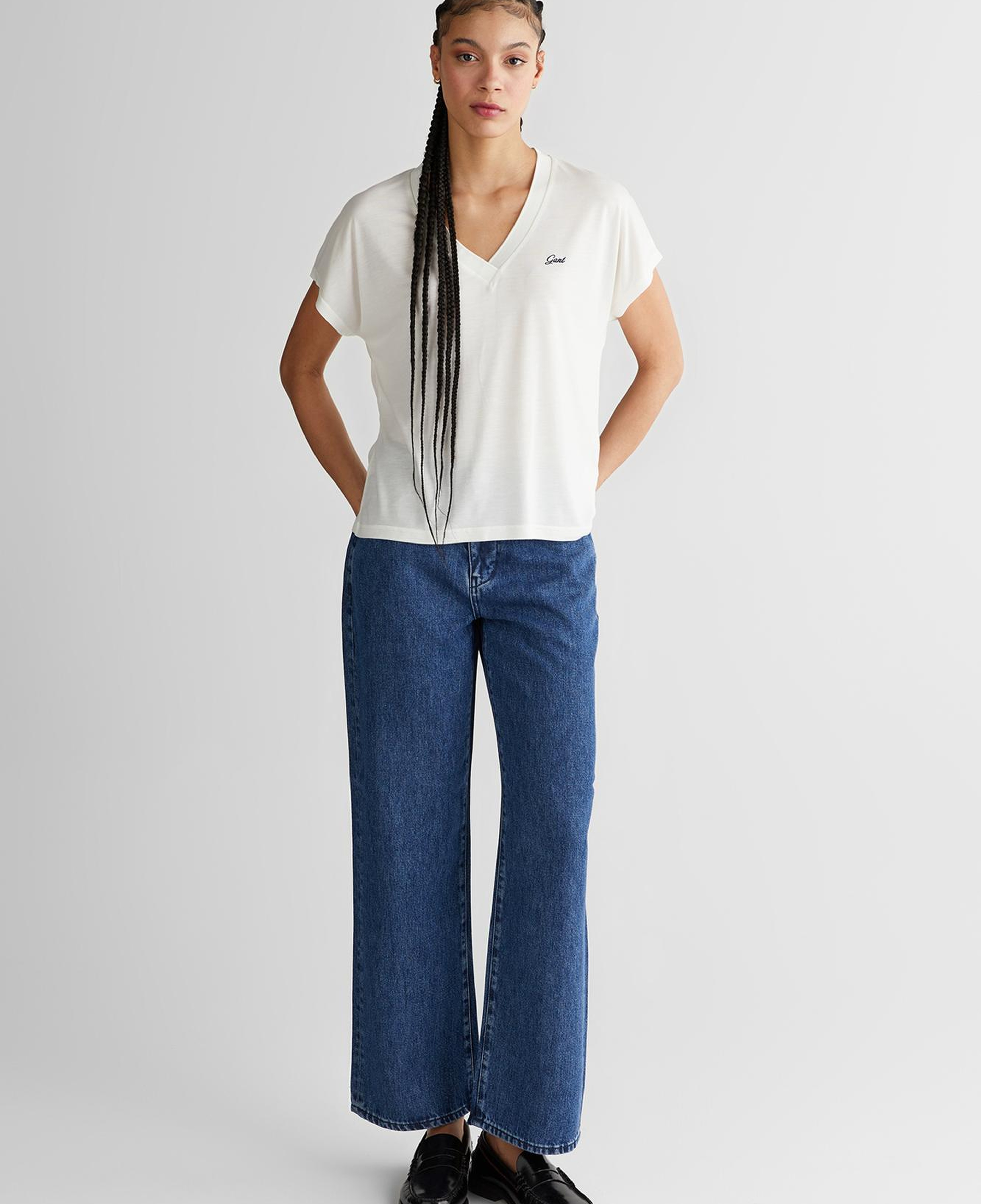 GANT Kadın Beyaz V Yaka Regular Fit T-Shirt