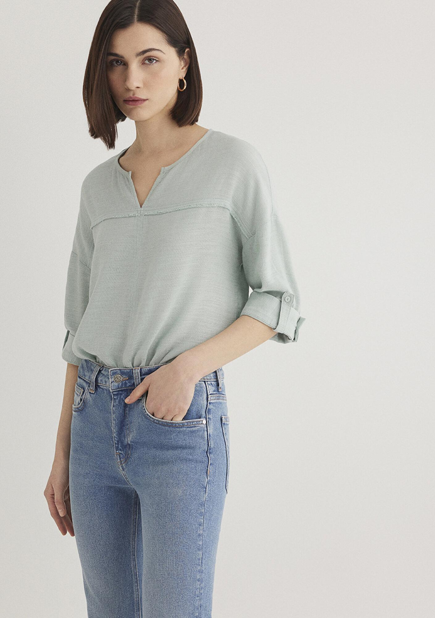 Mavi V Yaka Yeşil Bluz 121357-70808