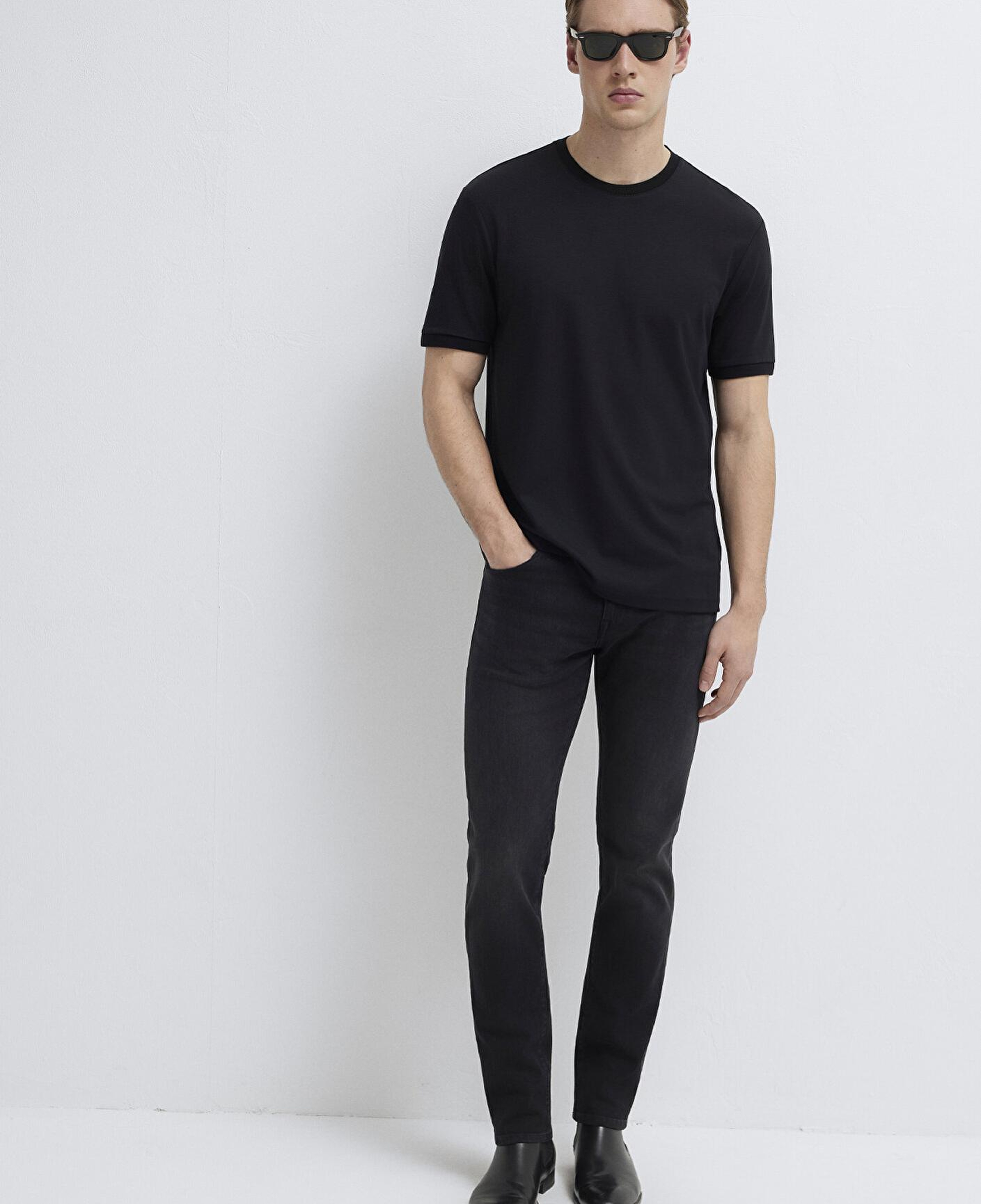 Mavi Soft-Premium Siyah Tişört Regular Fit / Normal Kesim 0613470-900