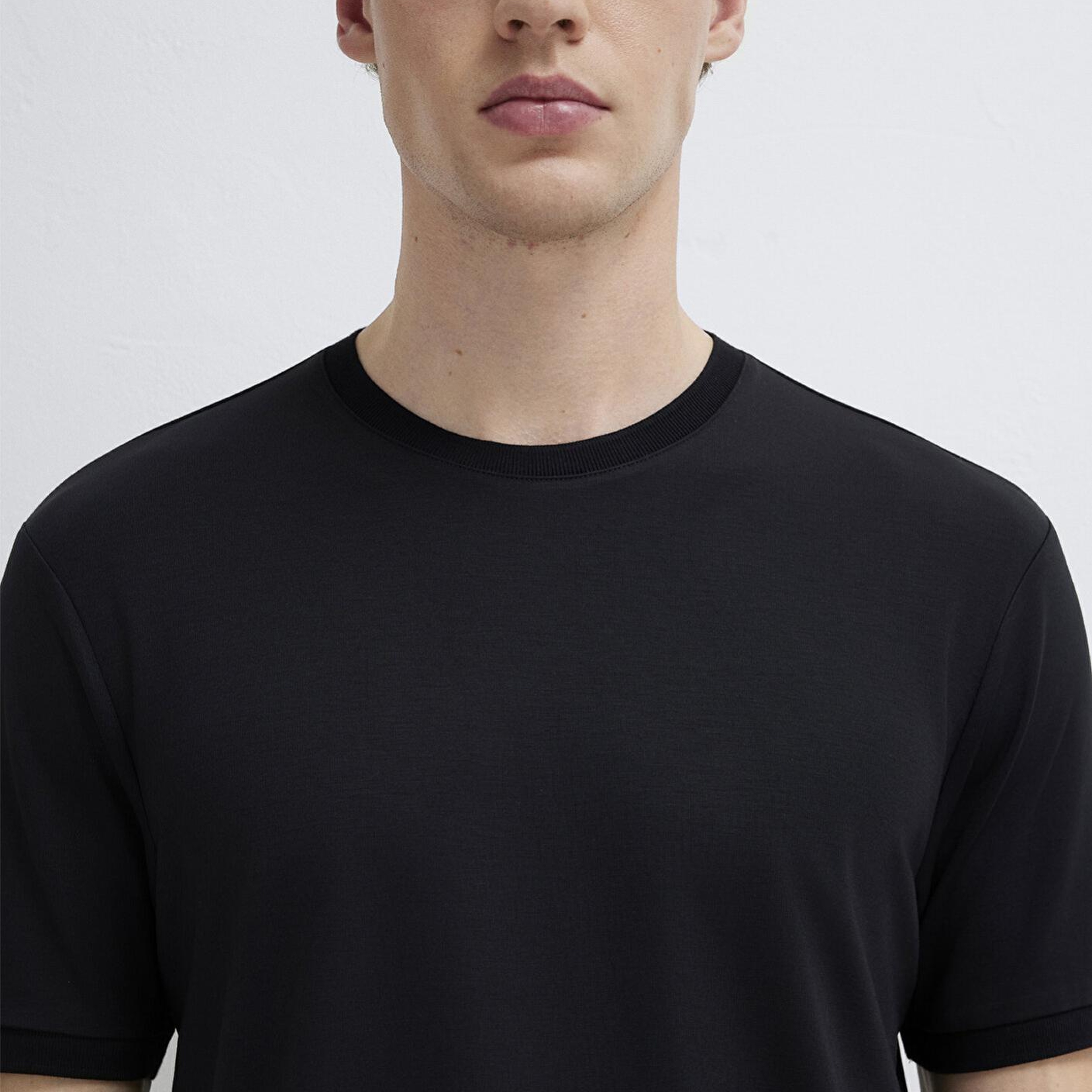 Mavi Soft-Premium Siyah Tişört Regular Fit / Normal Kesim 0613470-900