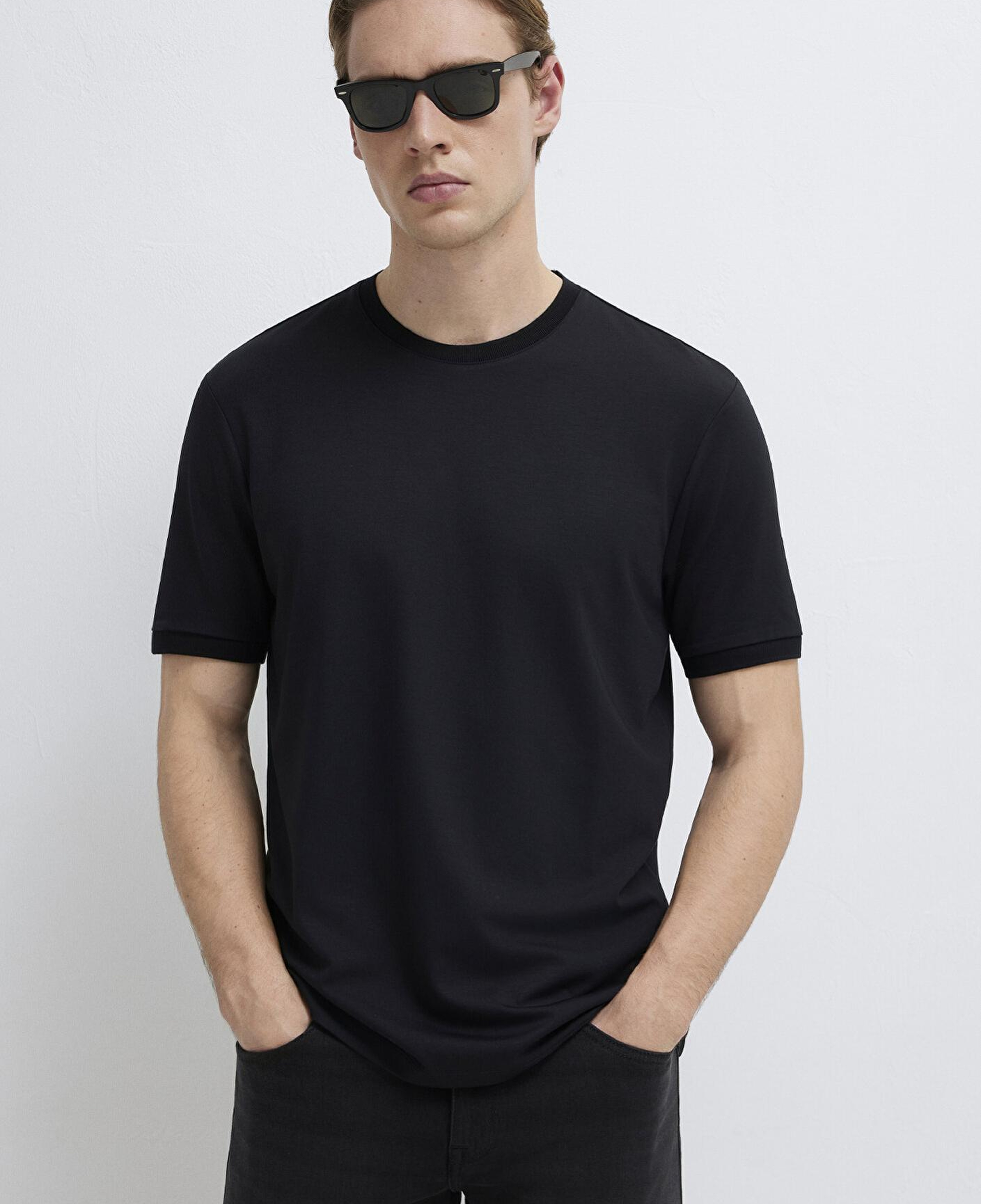 Mavi Soft-Premium Siyah Tişört Regular Fit / Normal Kesim 0613470-900