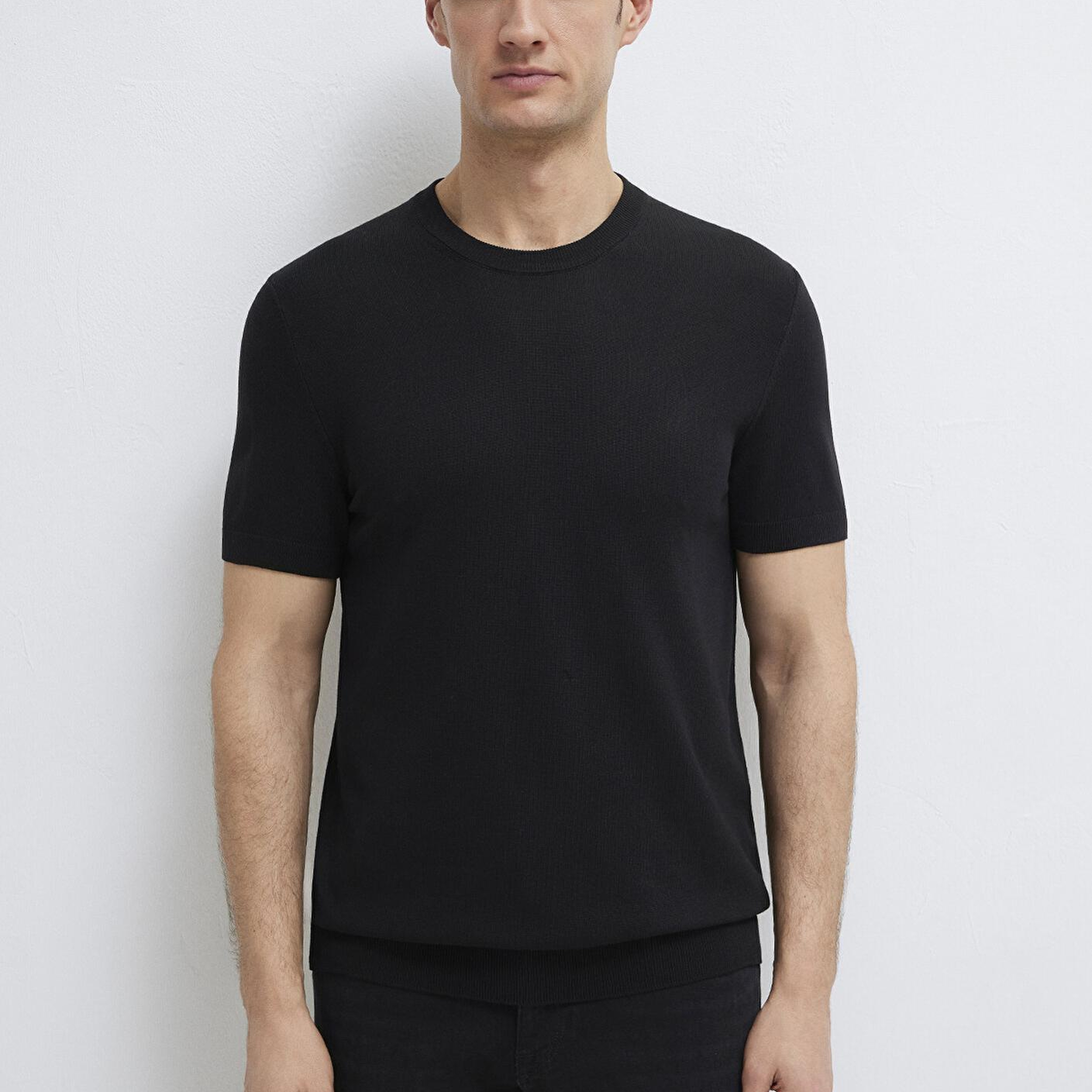 Mavi Kısa Kollu Siyah Triko Tişört Fitted / Vücuda Oturan Kesim 0710250-900