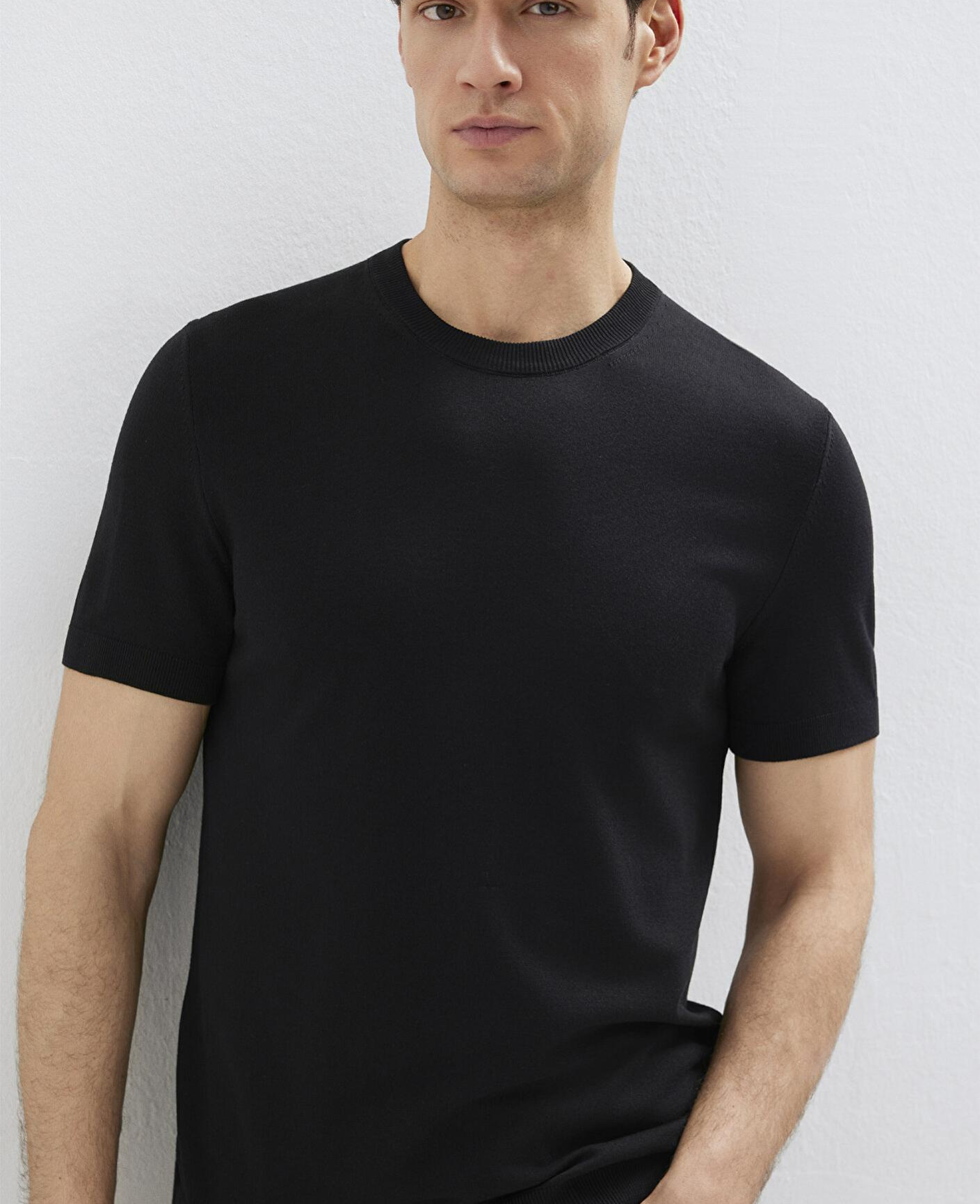 Mavi Kısa Kollu Siyah Triko Tişört Fitted / Vücuda Oturan Kesim 0710250-900