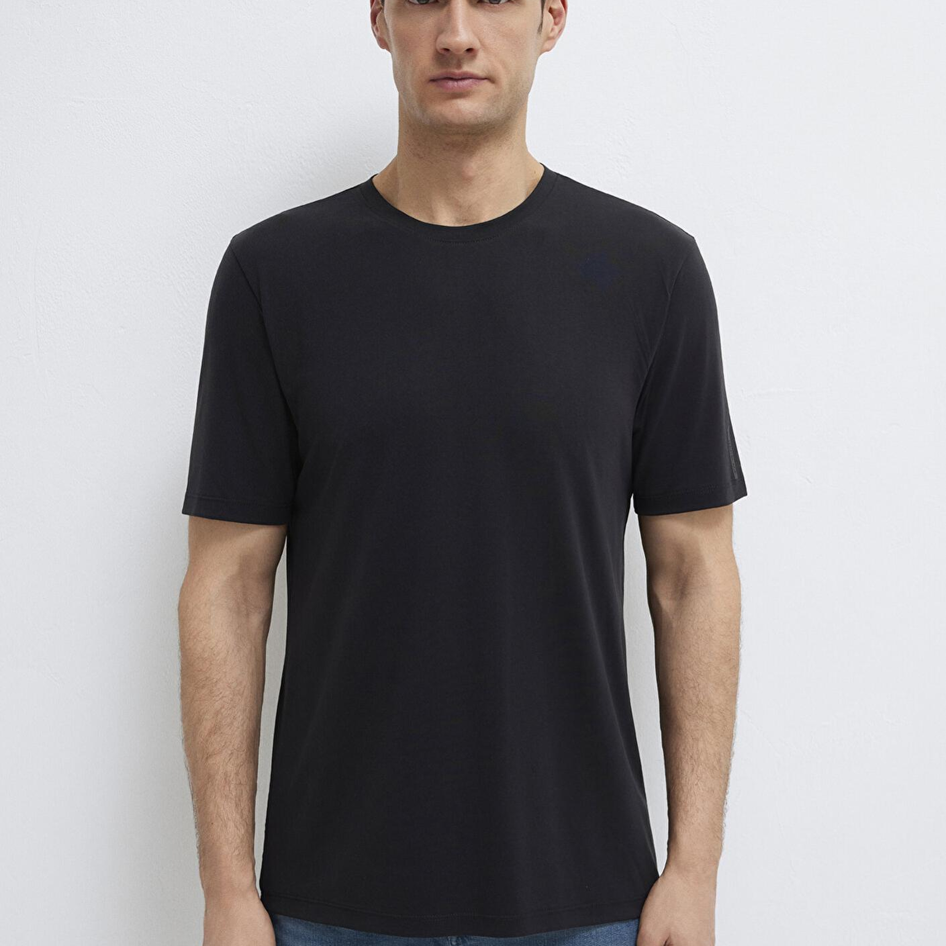 Mavi Soft-Premium Siyah (TENCEL™) Modal Karışımlı Tişört Regular Fit / Normal Kesim 0613469-900