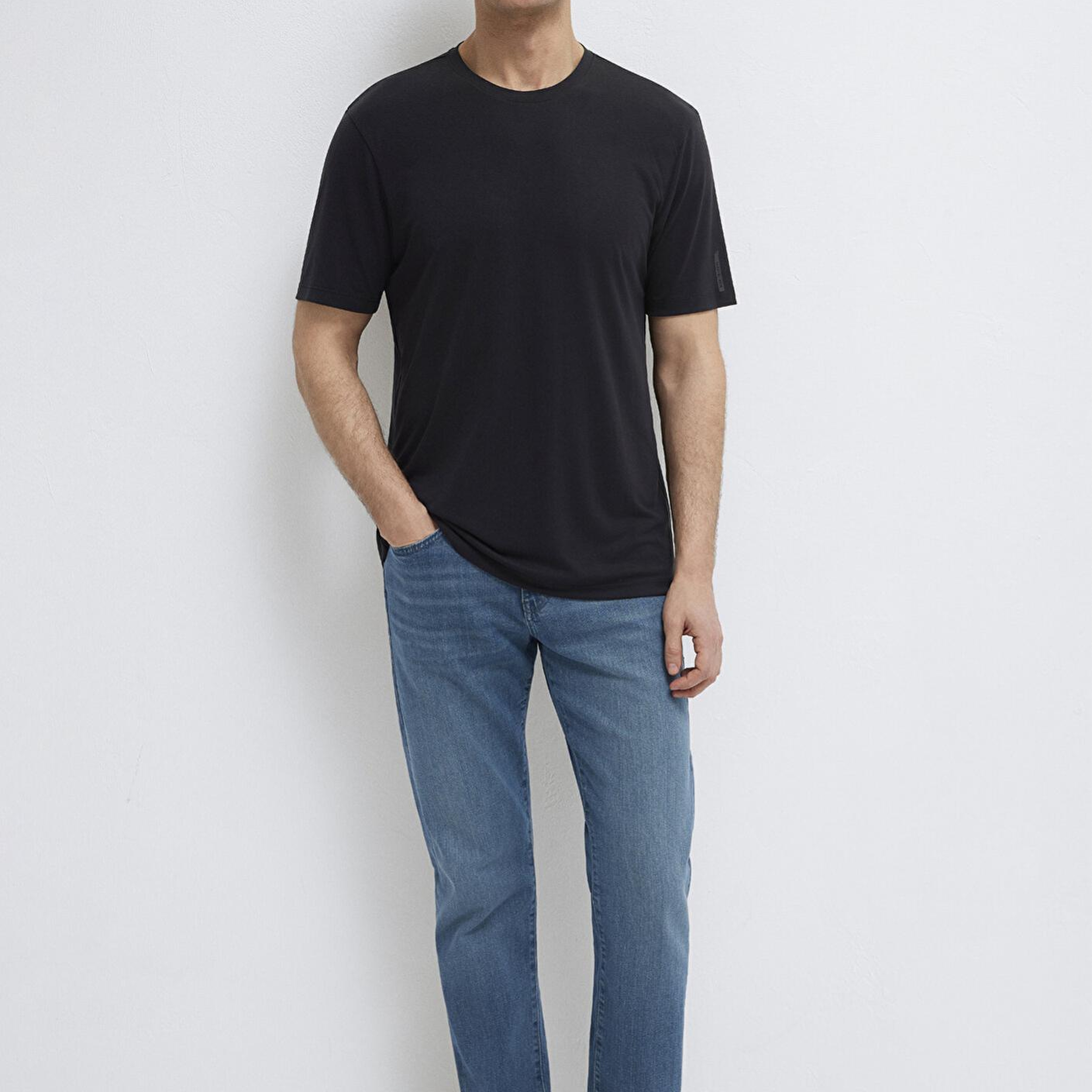 Mavi Soft-Premium Siyah (TENCEL™) Modal Karışımlı Tişört Regular Fit / Normal Kesim 0613469-900