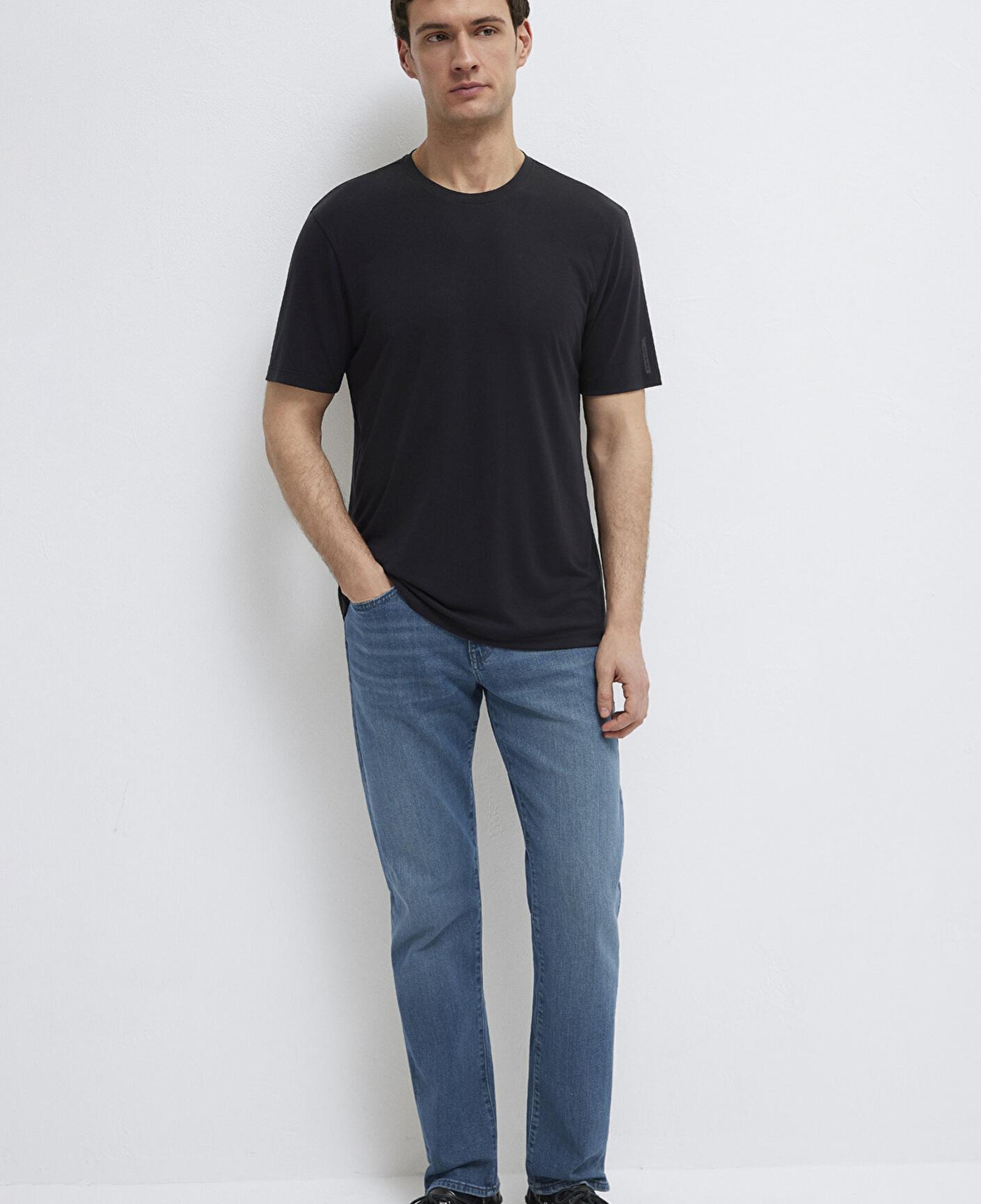 Mavi Soft-Premium Siyah (TENCEL™) Modal Karışımlı Tişört Regular Fit / Normal Kesim 0613469-900