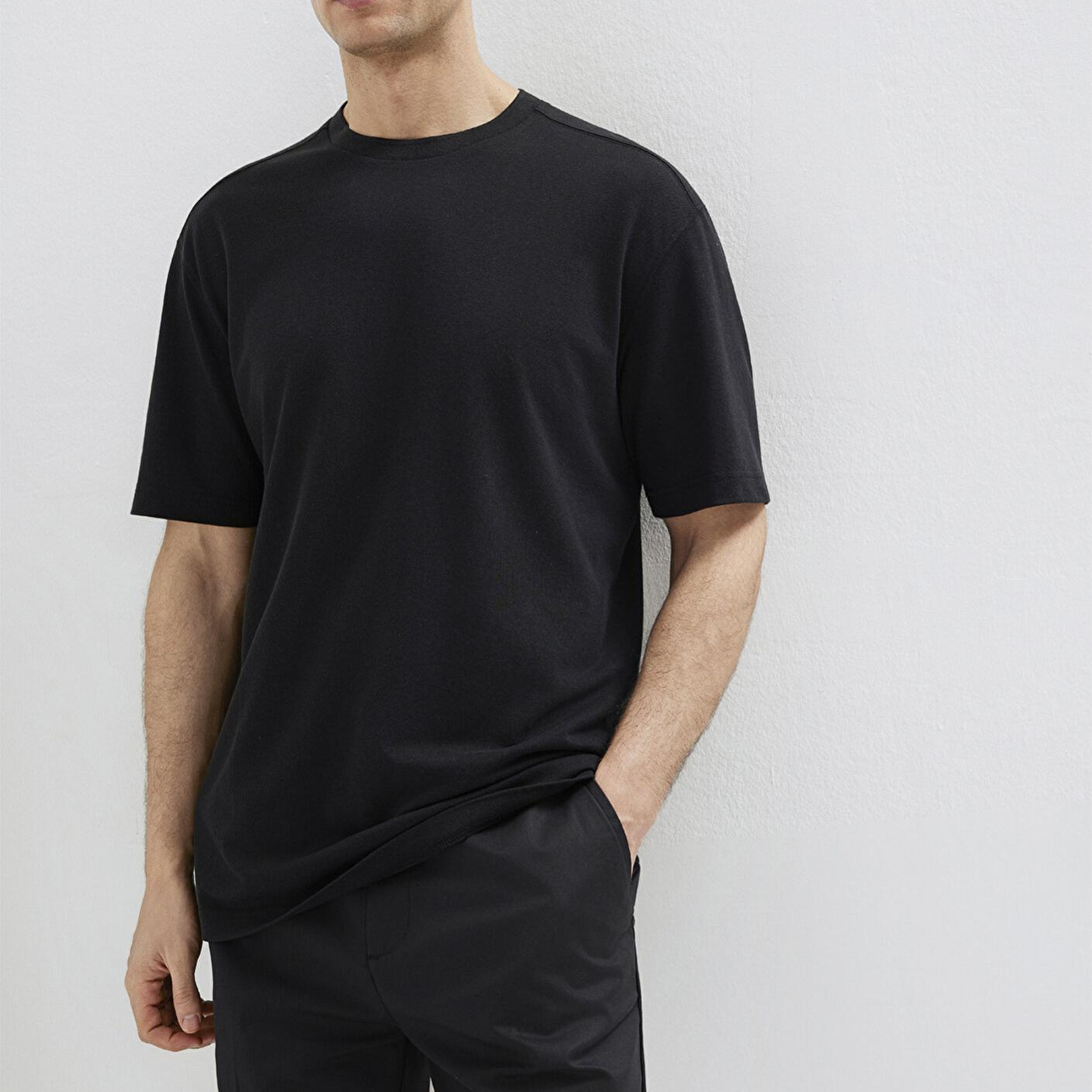 Mavi Soft-Premium Siyah (TENCEL™) Liyosel Karışımlı Tişört Loose Fit / Bol Rahat Kesim 0613468-900