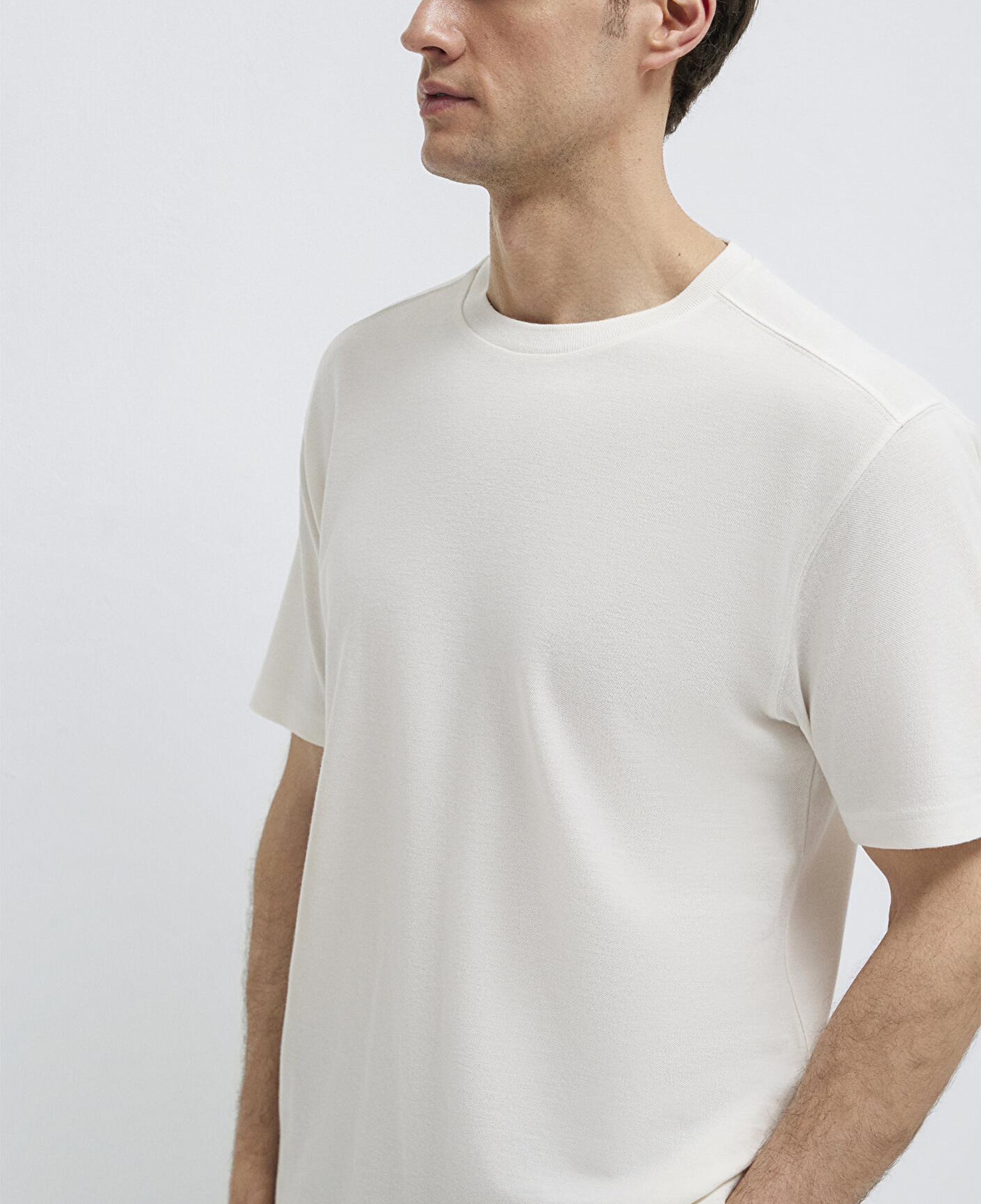 Mavi Soft-Premium Ekru (TENCEL™) Liyosel Karışımlı Tişört Loose Fit / Bol Rahat Kesim 0613468-70057