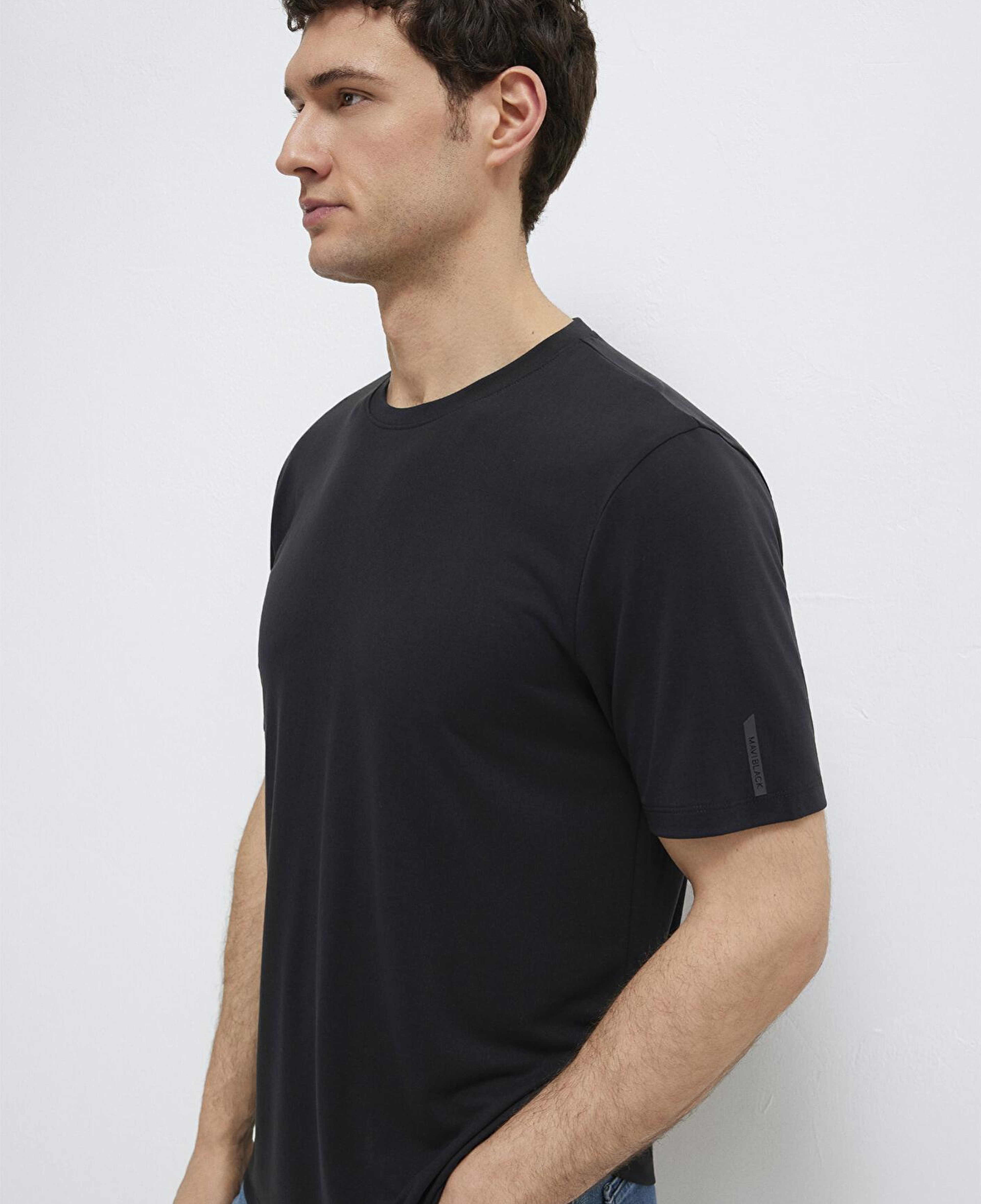 Mavi Soft-Premium Siyah (TENCEL™) Modal Karışımlı Tişört Regular Fit / Normal Kesim 0613469-900