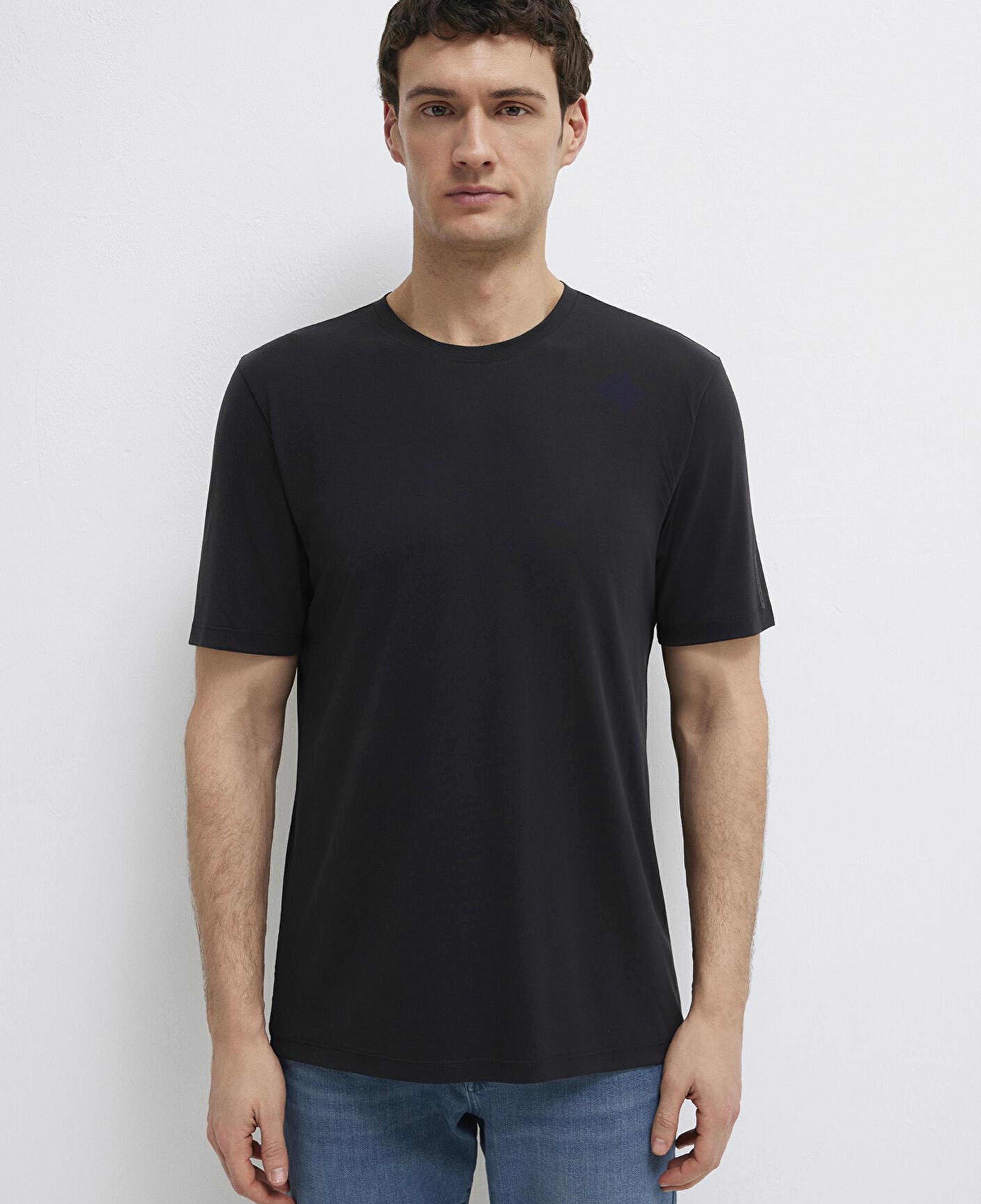 Mavi Soft-Premium Siyah (TENCEL™) Modal Karışımlı Tişört Regular Fit / Normal Kesim 0613469-900