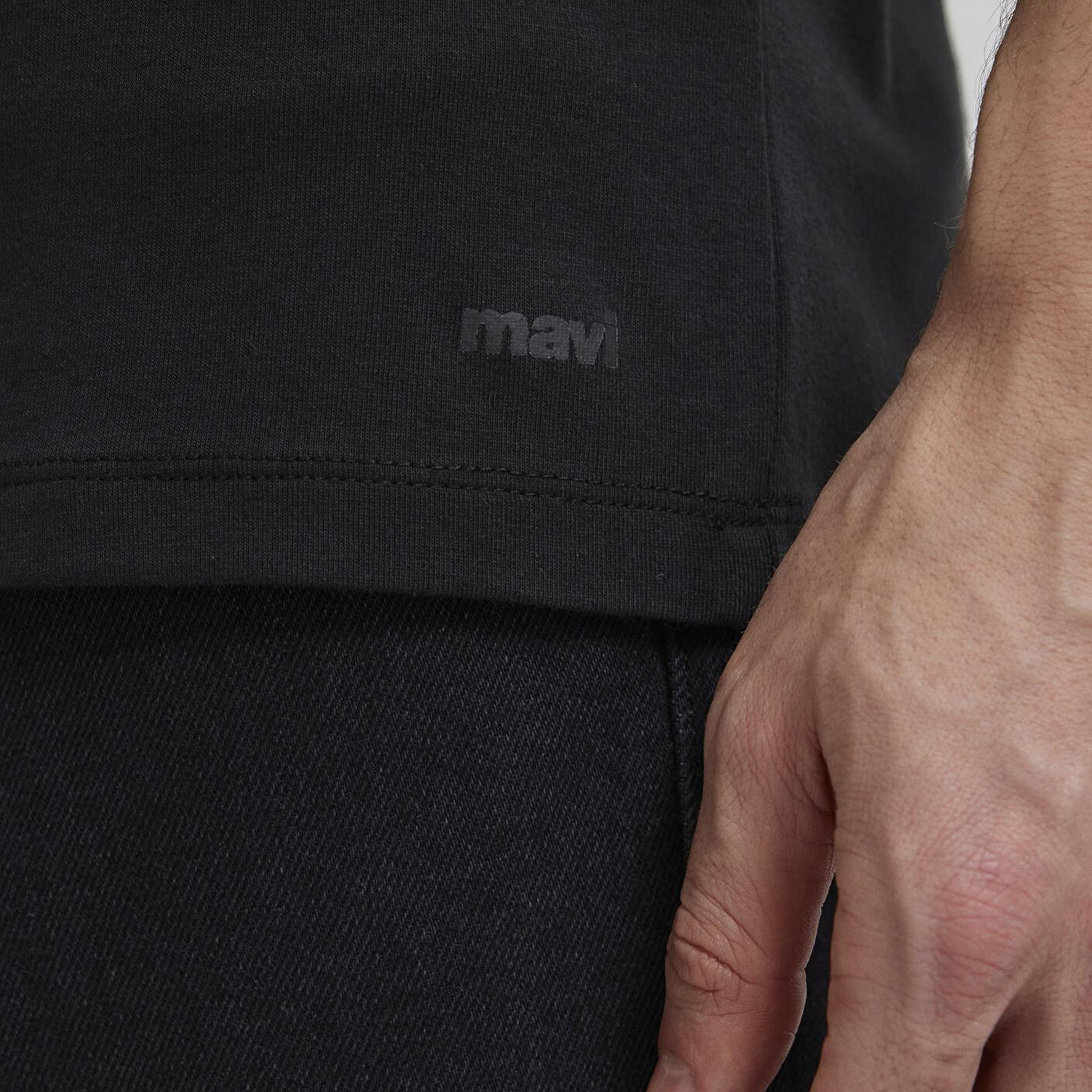 Mavi Stretch Siyah Basic Tişört Fitted / Vücuda Oturan Kesim 061747-900