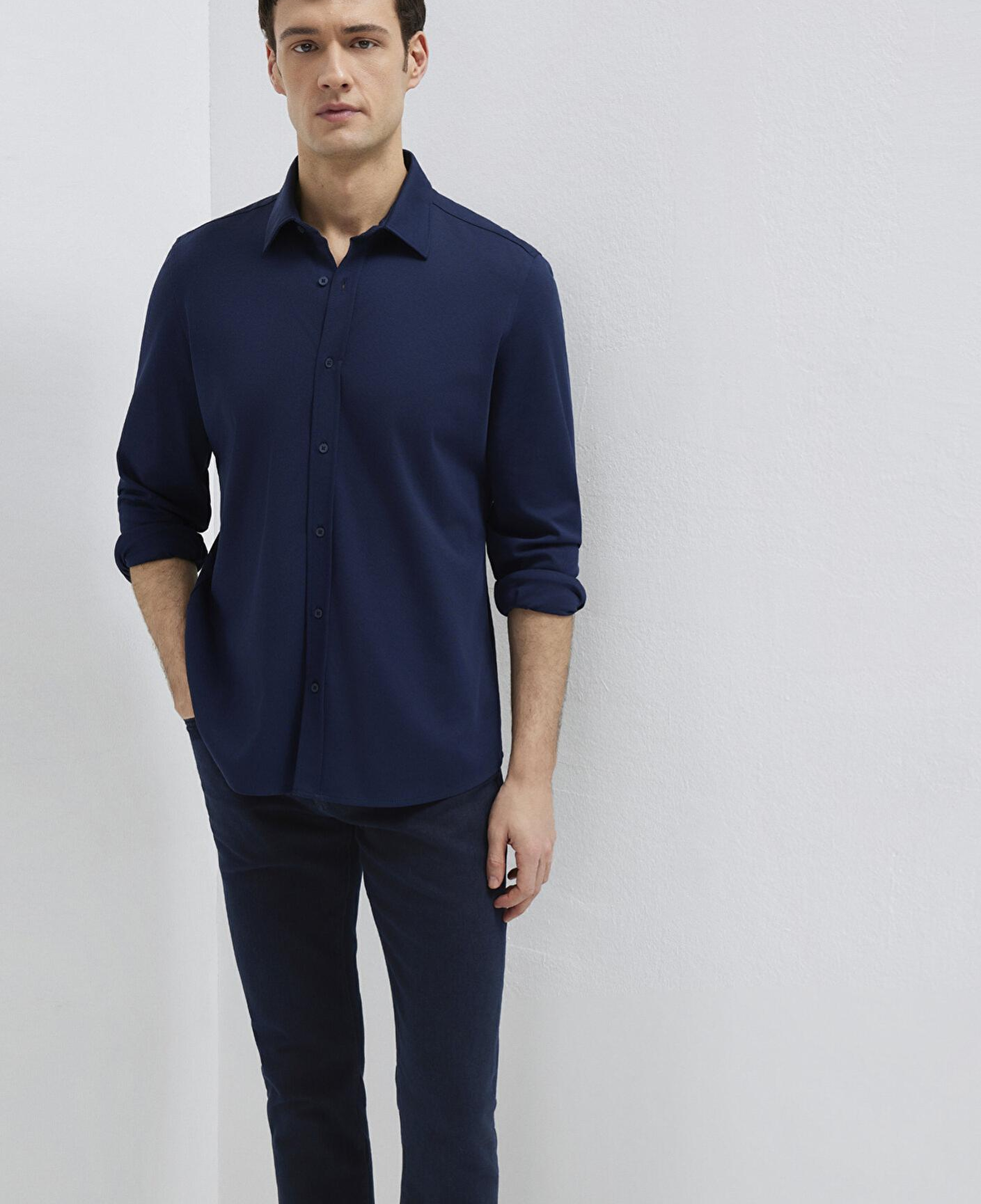 Mavi Hafif ve Esnek Lacivert Travel Gömlek Regular Fit / Normal Kesim 0212058-70497