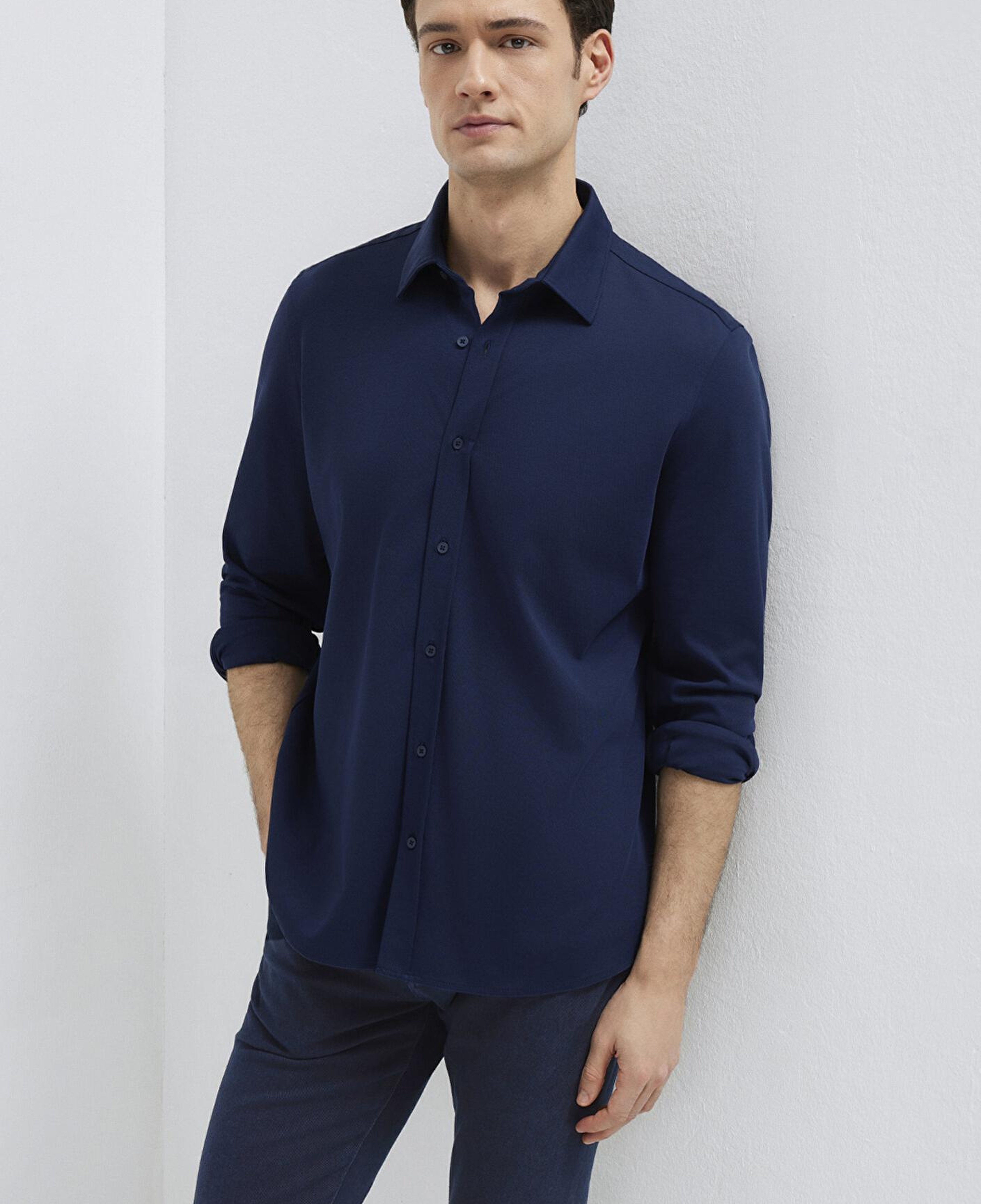 Mavi Hafif ve Esnek Lacivert Travel Gömlek Regular Fit / Normal Kesim 0212058-70497