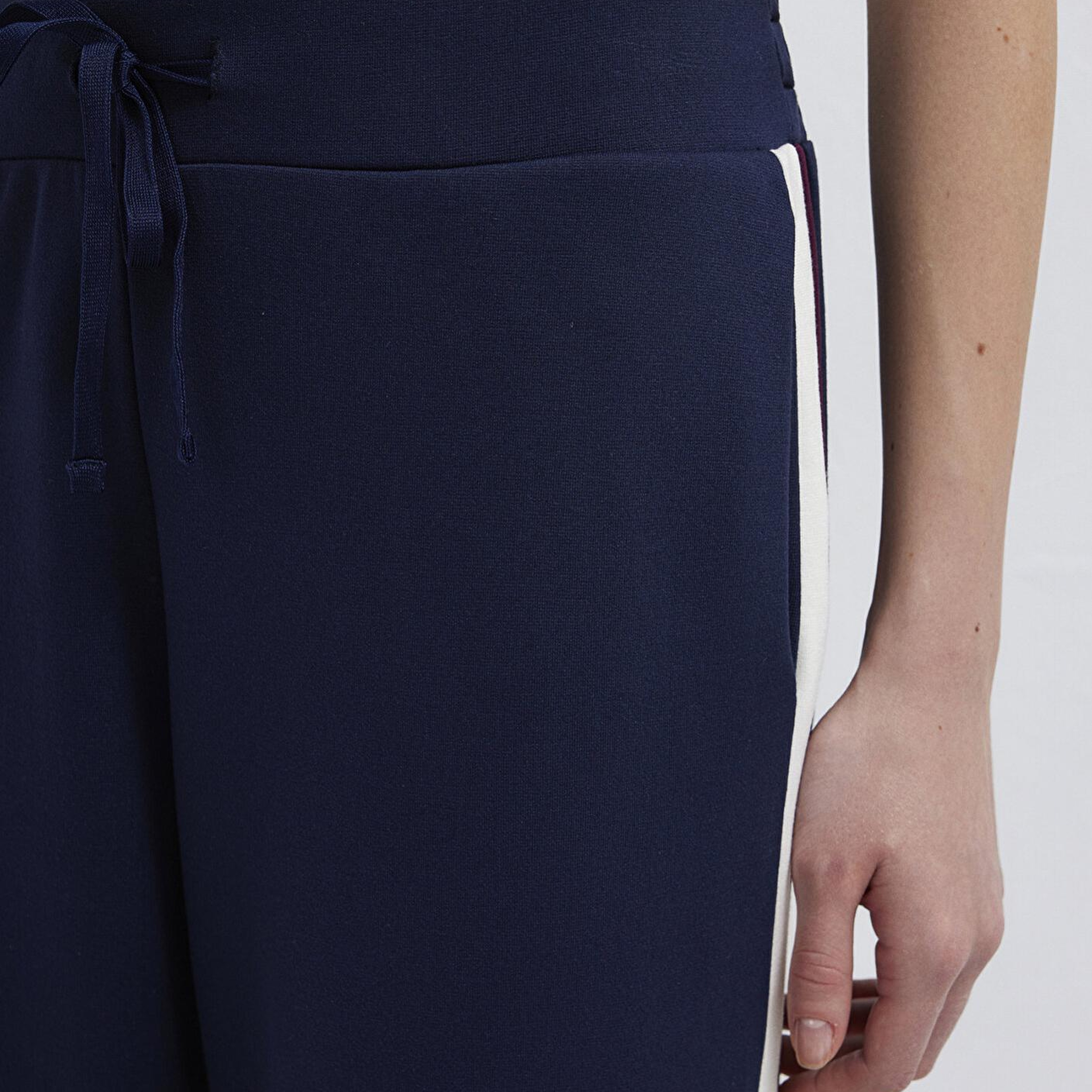 Mavi Şerit Detaylı Lacivert Eşofman Altı 1011061-82458