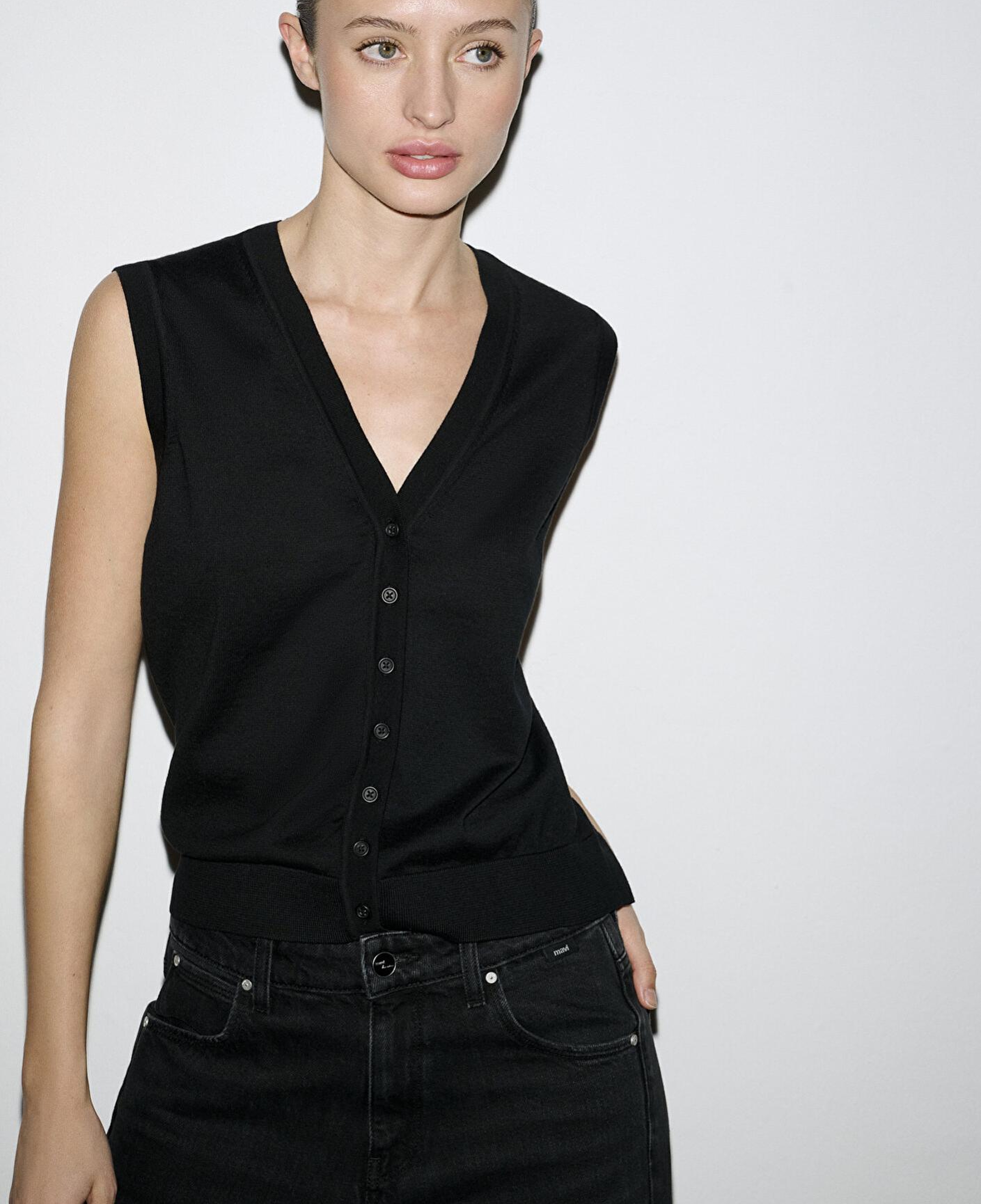 Mavi Düğmeli Siyah Triko Yelek Slim Fit / Dar Kesim 1710867-900