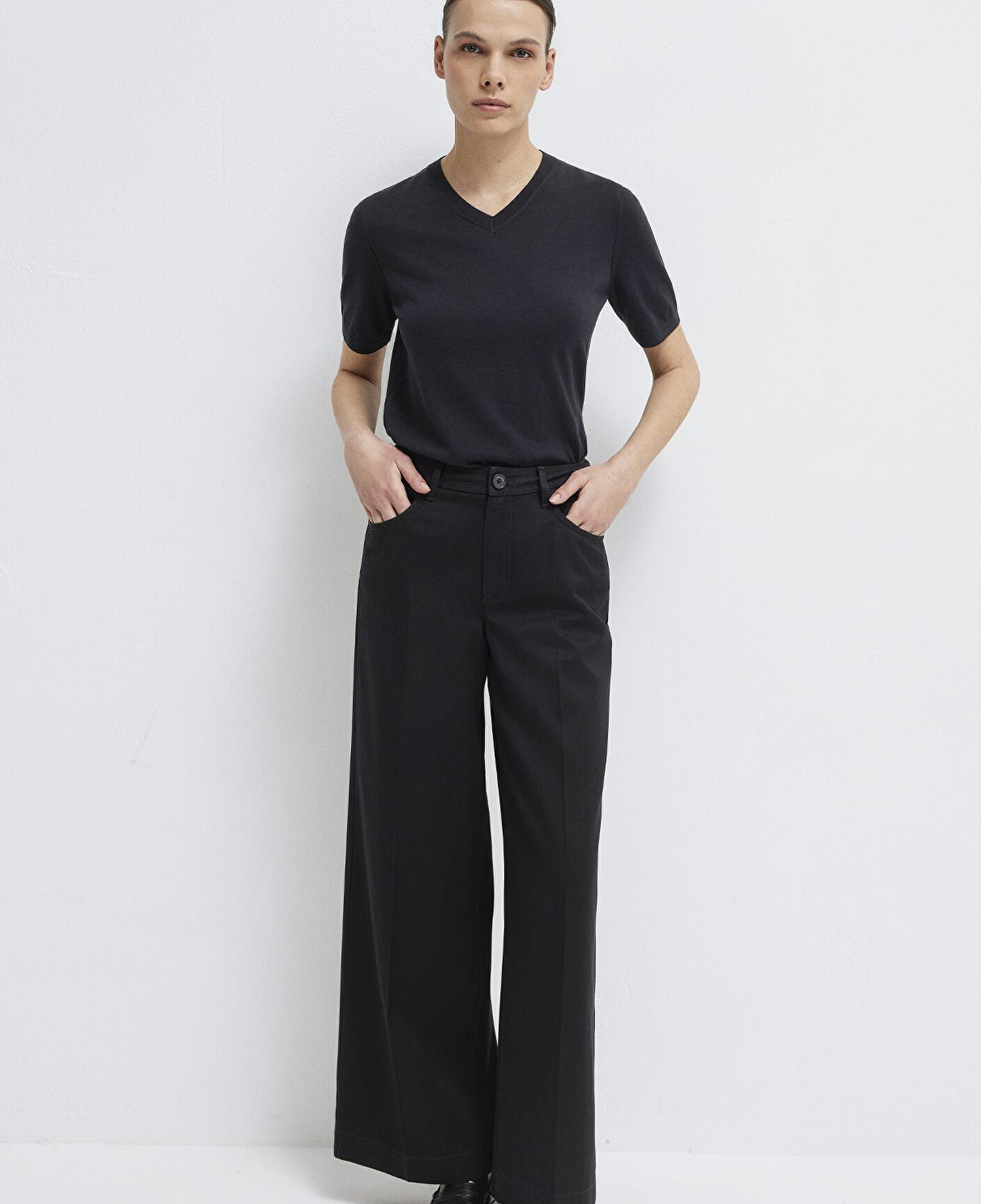 Mavi V Yaka Siyah Kazak Regular Fit / Normal Kesim 1710868-900