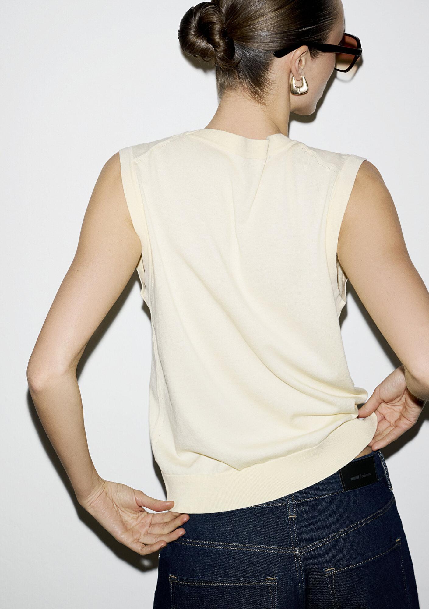 Mavi Düğmeli Sarı Triko Yelek Slim Fit / Dar Kesim 1710867-70013