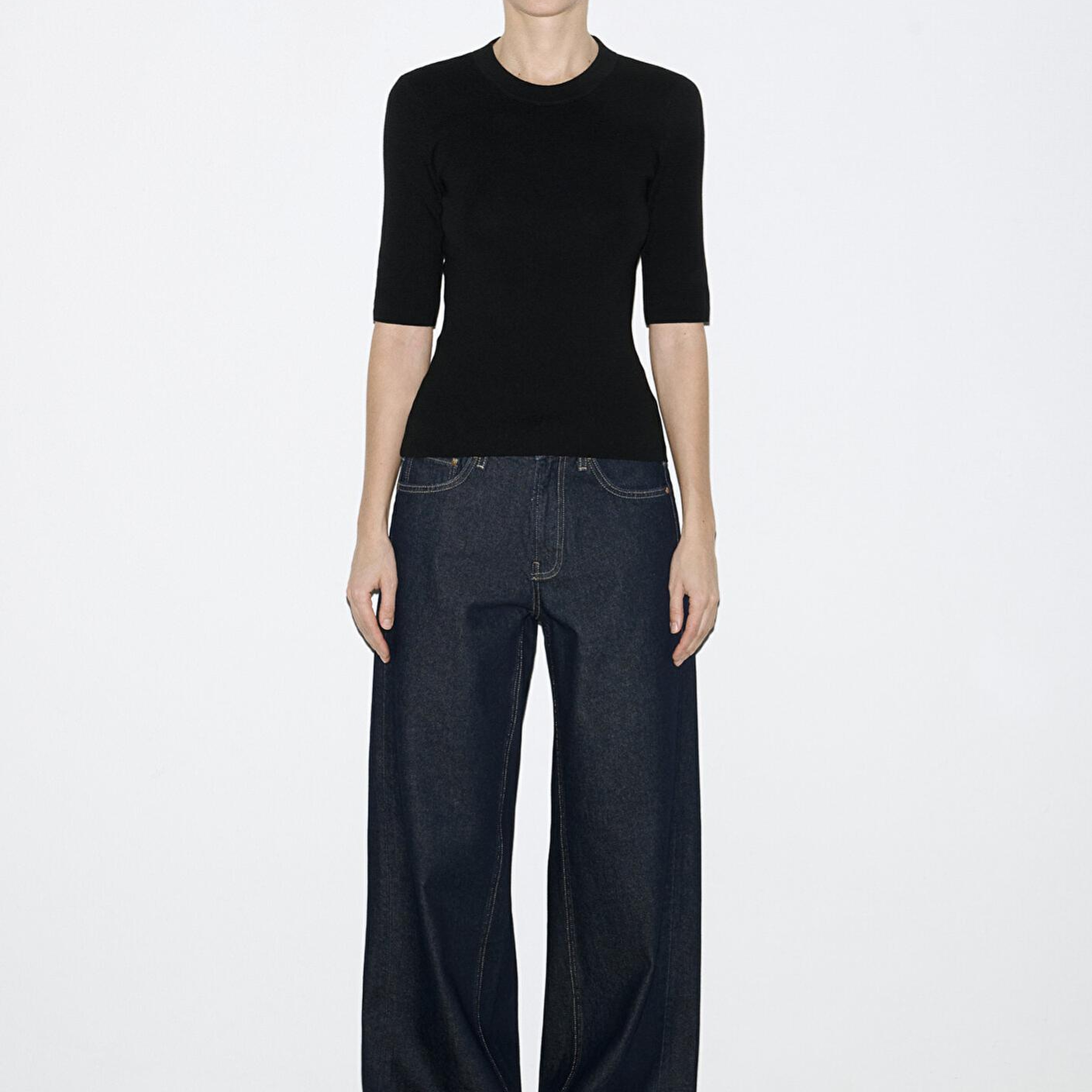 Mavi Sırt Detaylı Siyah Triko Fitted / Vücuda Oturan Kesim 1710862-900