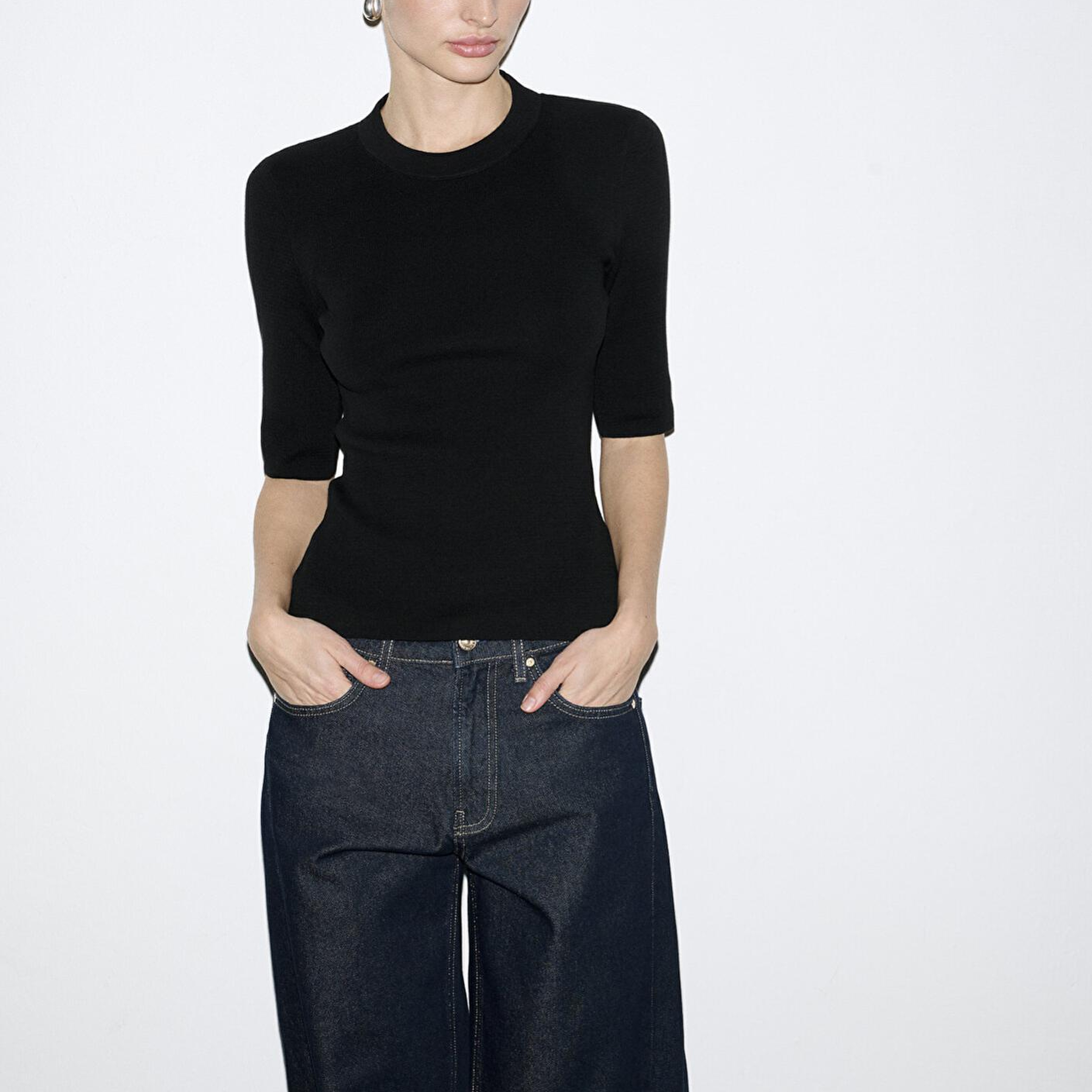 Mavi Sırt Detaylı Siyah Triko Fitted / Vücuda Oturan Kesim 1710862-900