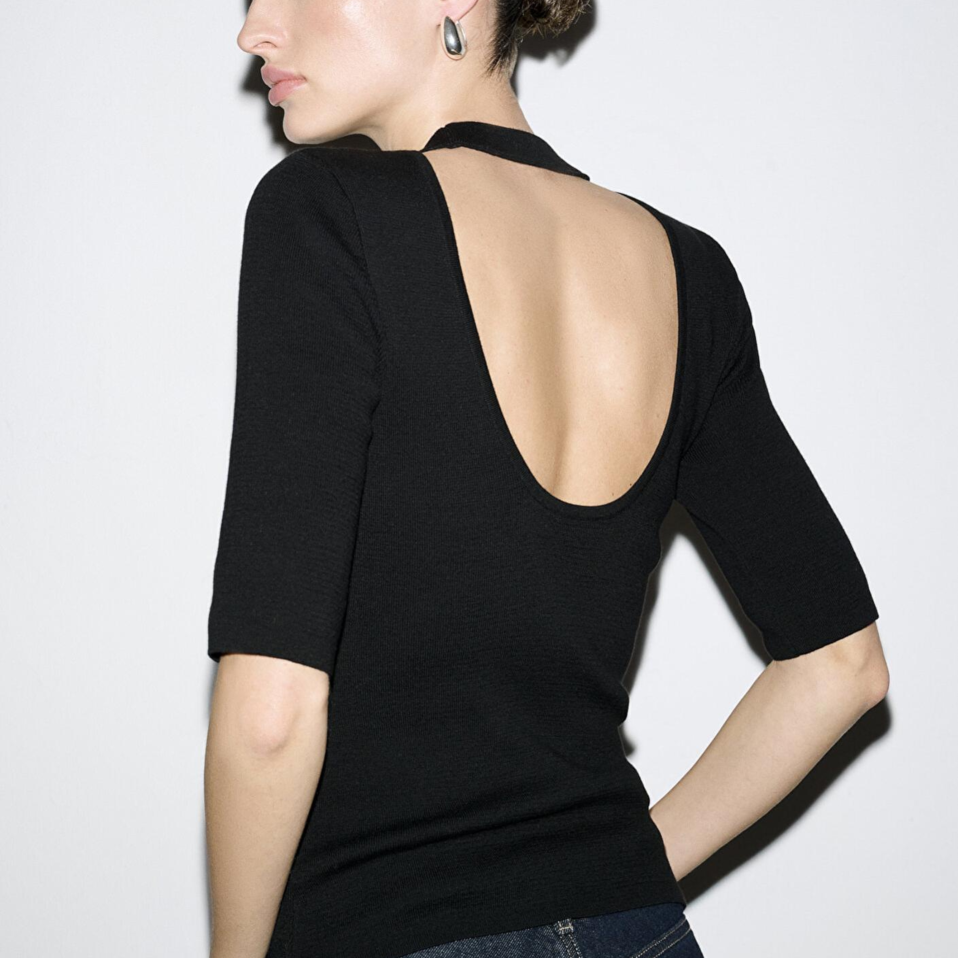 Mavi Sırt Detaylı Siyah Triko Fitted / Vücuda Oturan Kesim 1710862-900