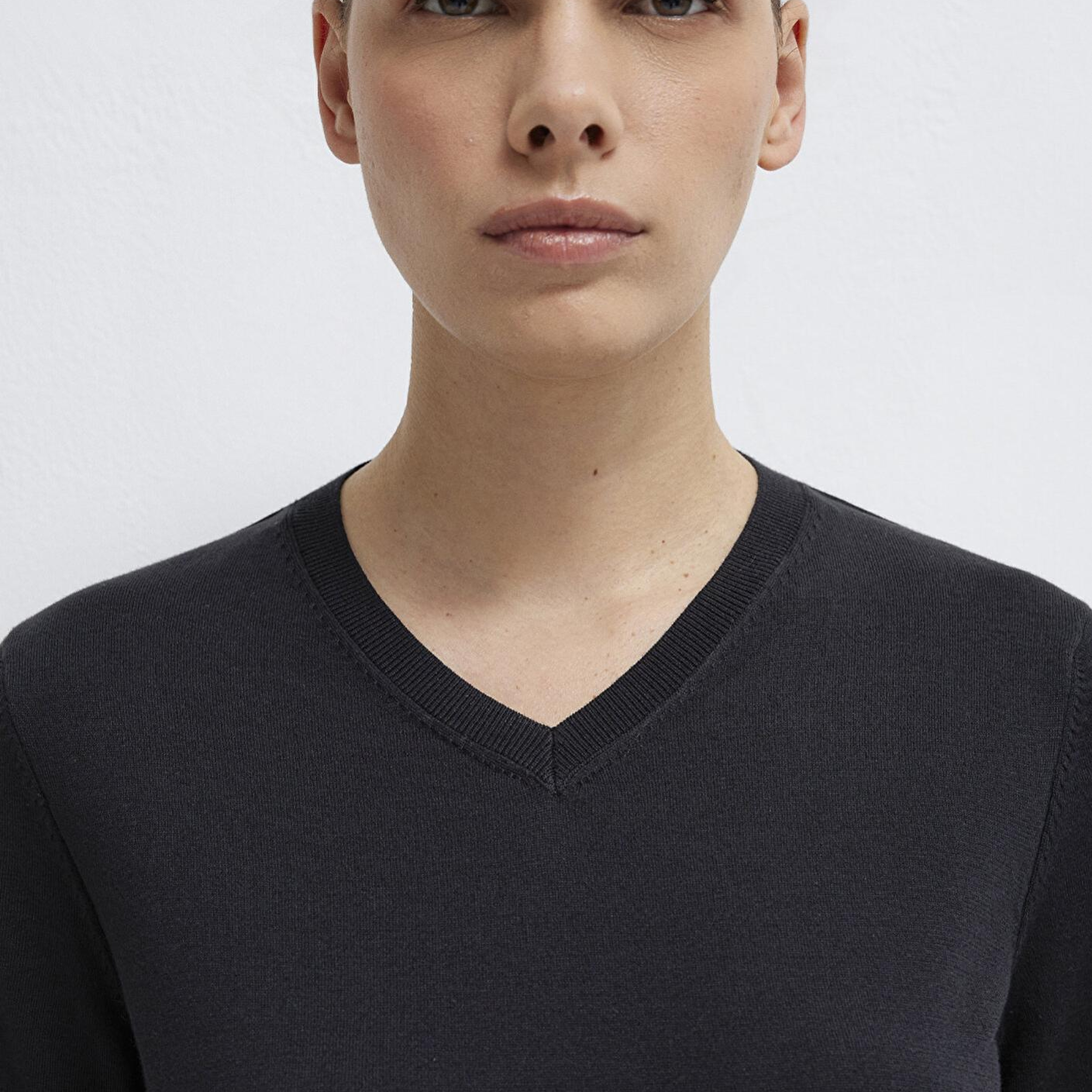 Mavi V Yaka Siyah Kazak Regular Fit / Normal Kesim 1710868-900