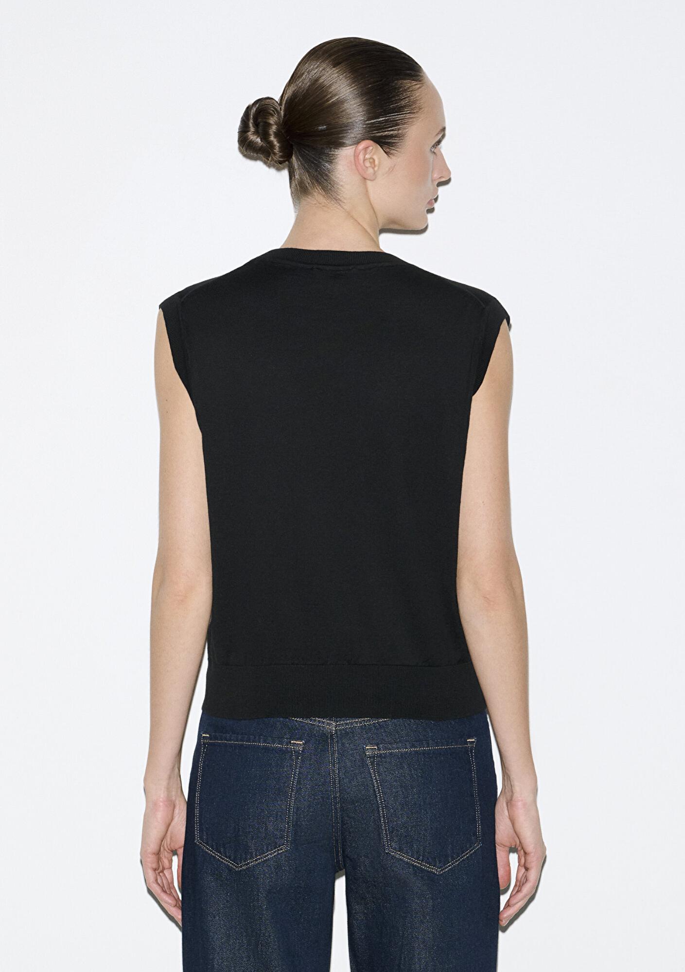 Mavi Bisiklet Yaka Siyah Triko Süveter Slim Fit / Dar Kesim 1710866-900