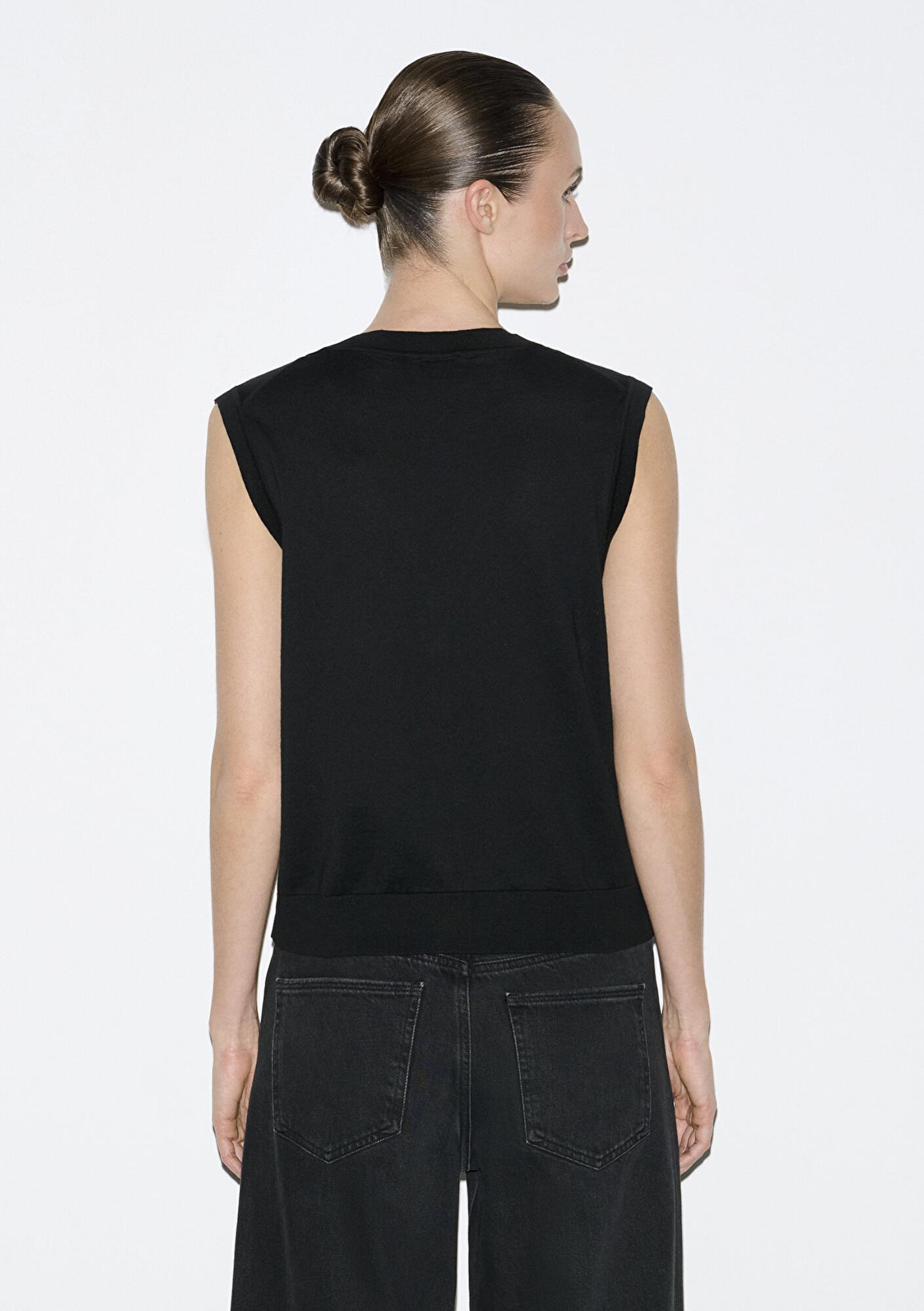 Mavi Düğmeli Siyah Triko Yelek Slim Fit / Dar Kesim 1710867-900