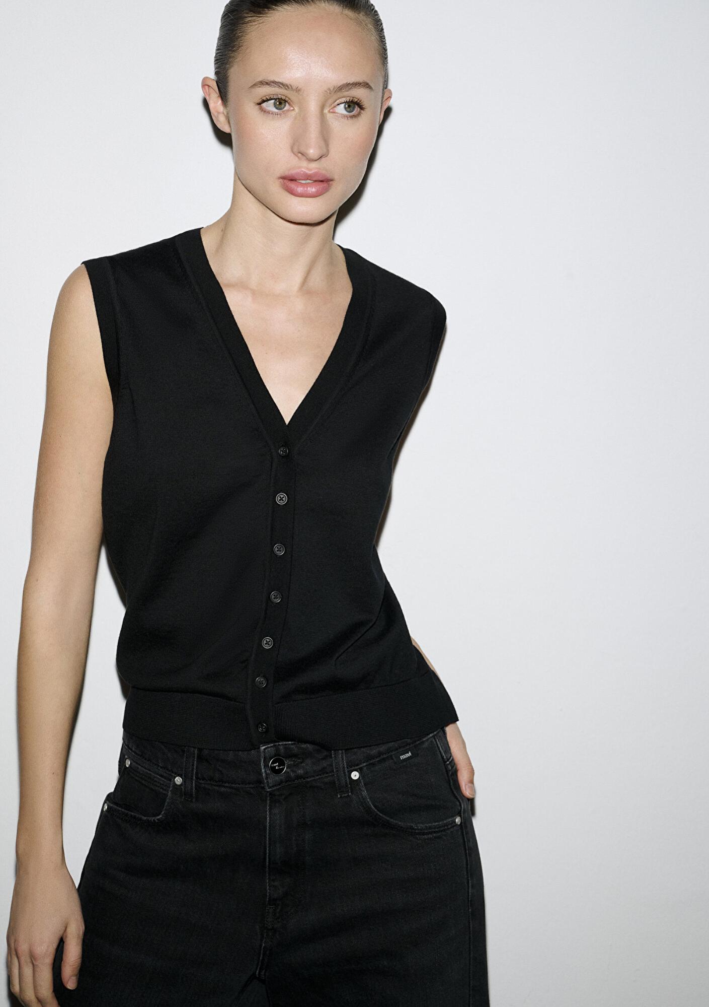 Mavi Düğmeli Siyah Triko Yelek Slim Fit / Dar Kesim 1710867-900