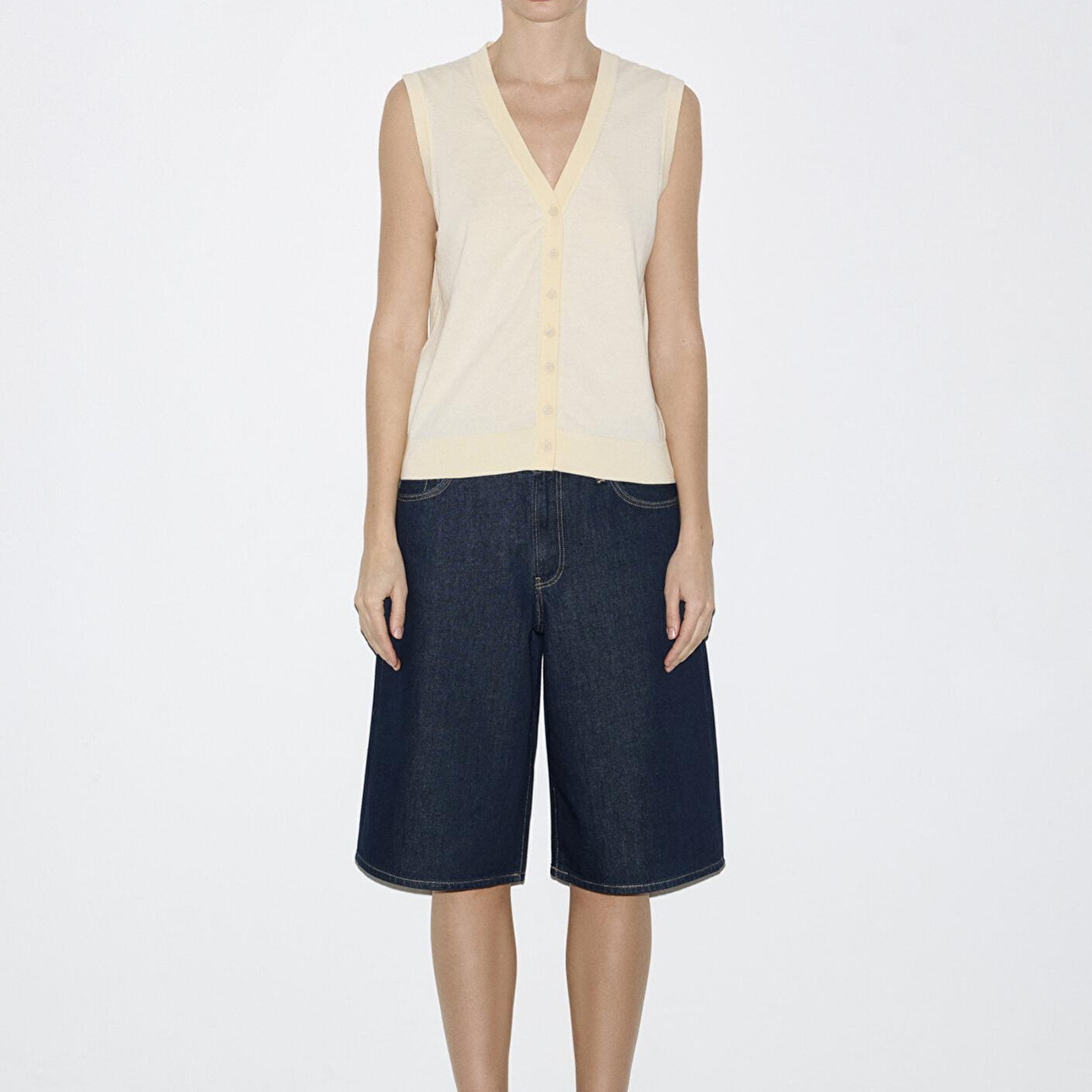 Mavi Düğmeli Sarı Triko Yelek Slim Fit / Dar Kesim 1710867-70013