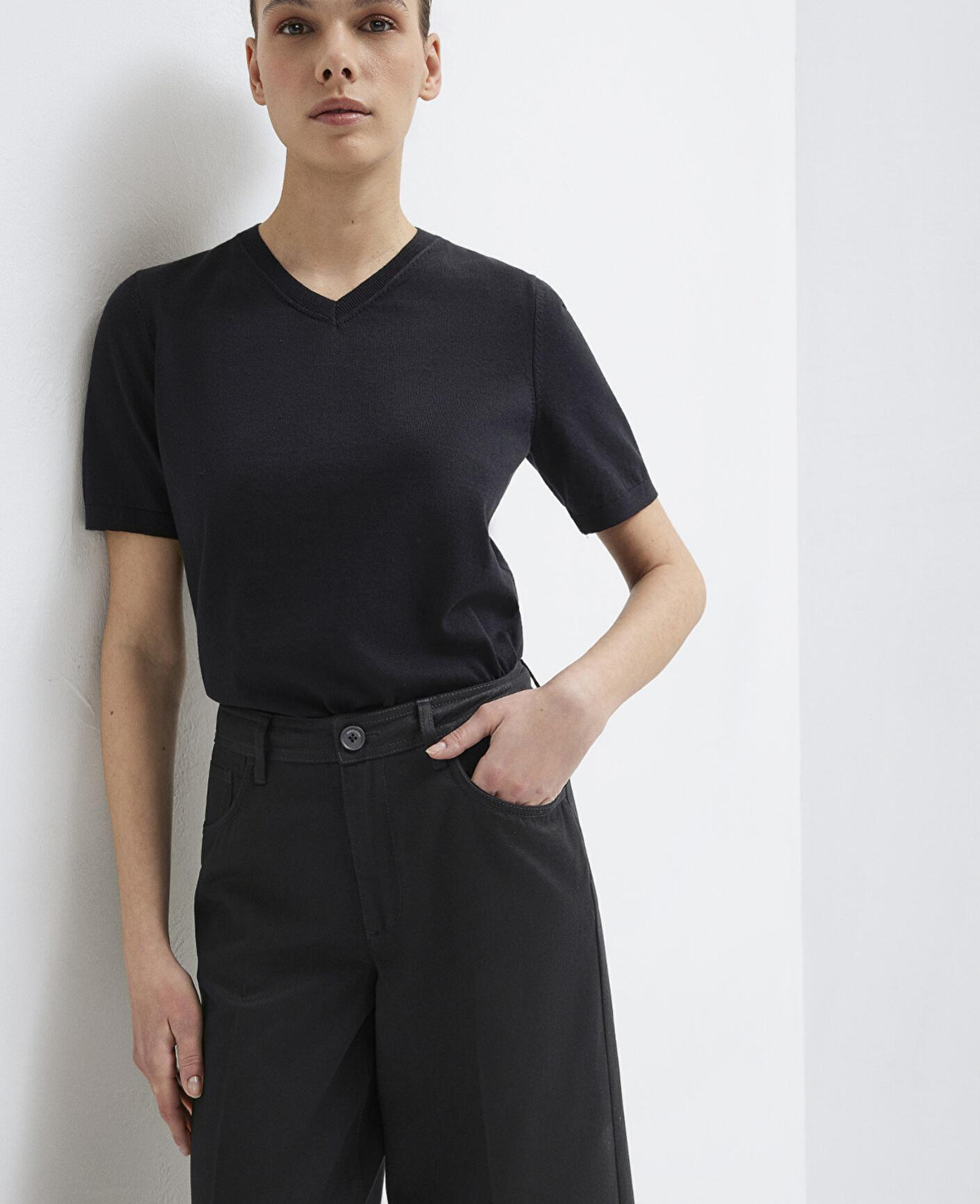 Mavi V Yaka Siyah Kazak Regular Fit / Normal Kesim 1710868-900