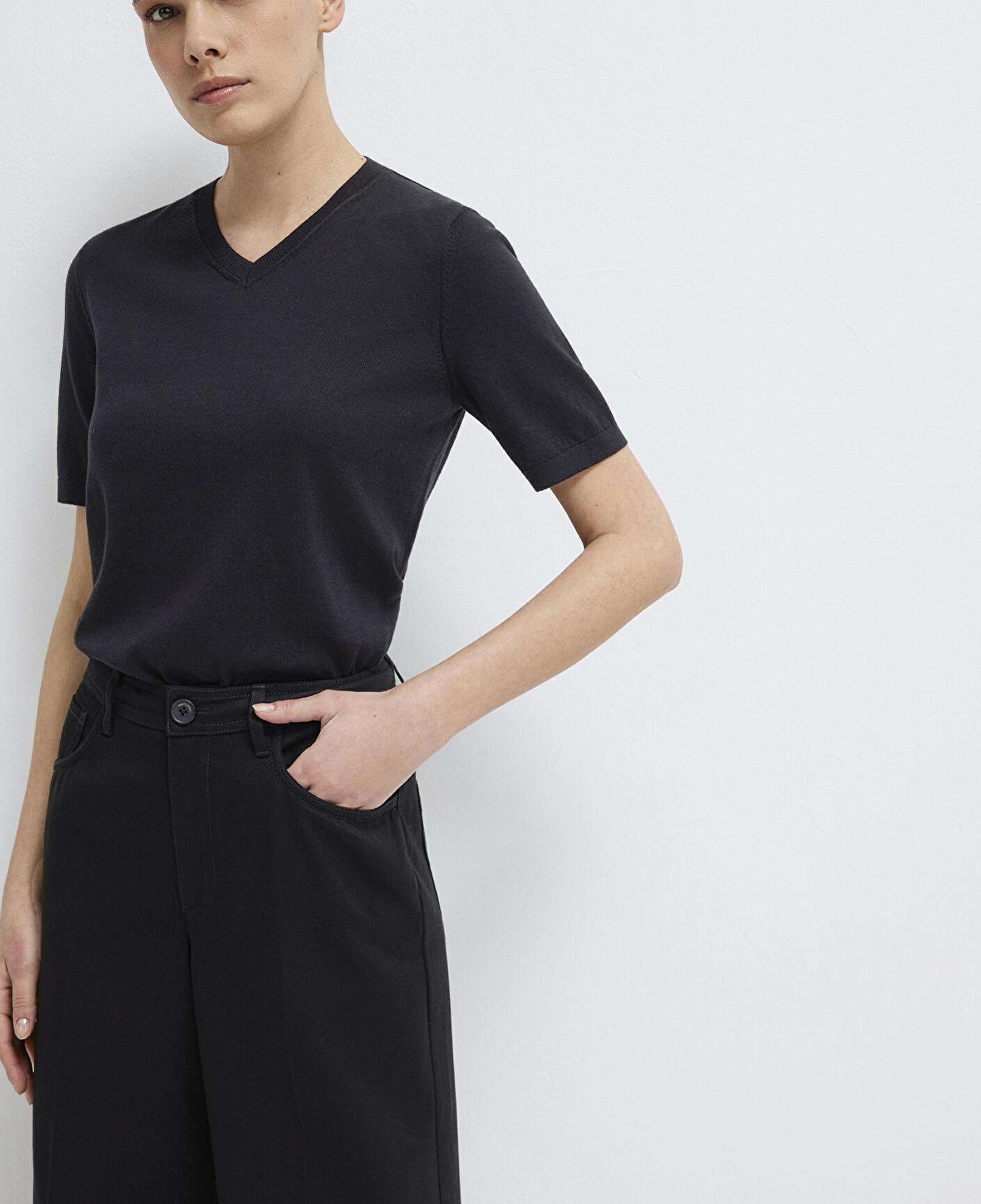 Mavi V Yaka Siyah Kazak Regular Fit / Normal Kesim 1710868-900