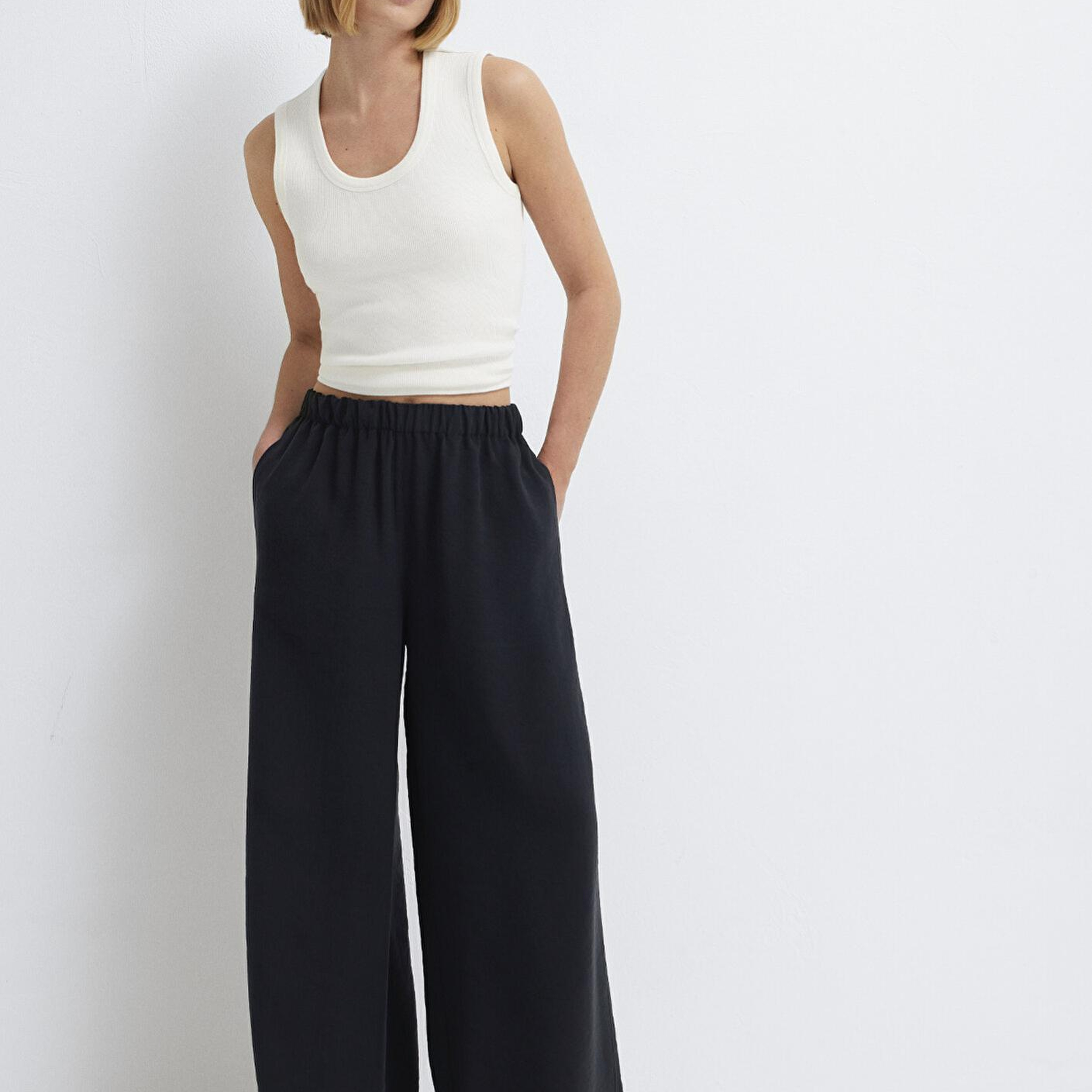 Mavi Beli Lastikli Geniş Paça Siyah Pantolon 1011171-900