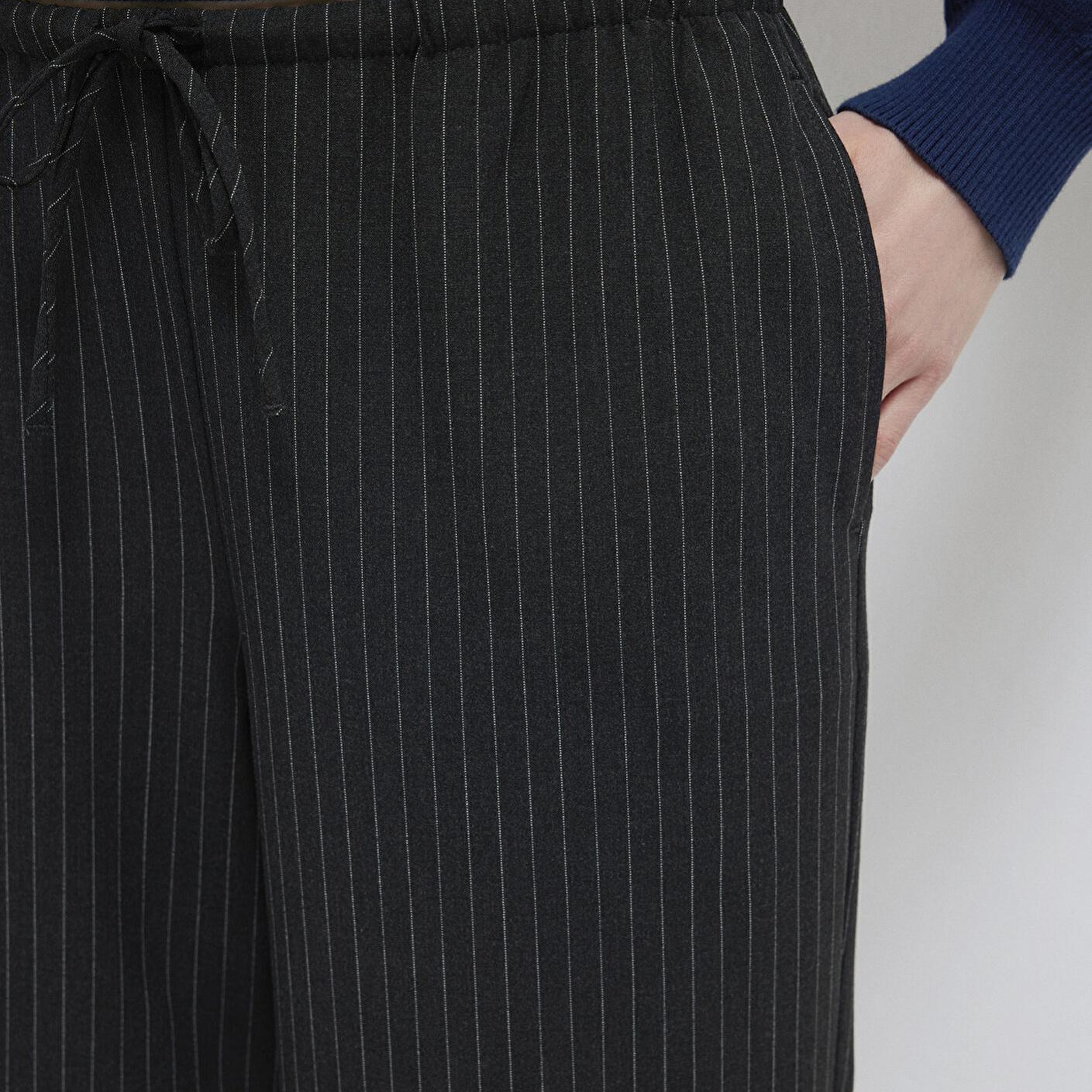 Mavi Beli Bağcıklı Çizgili Antrasit Pantolon 1011153-91492