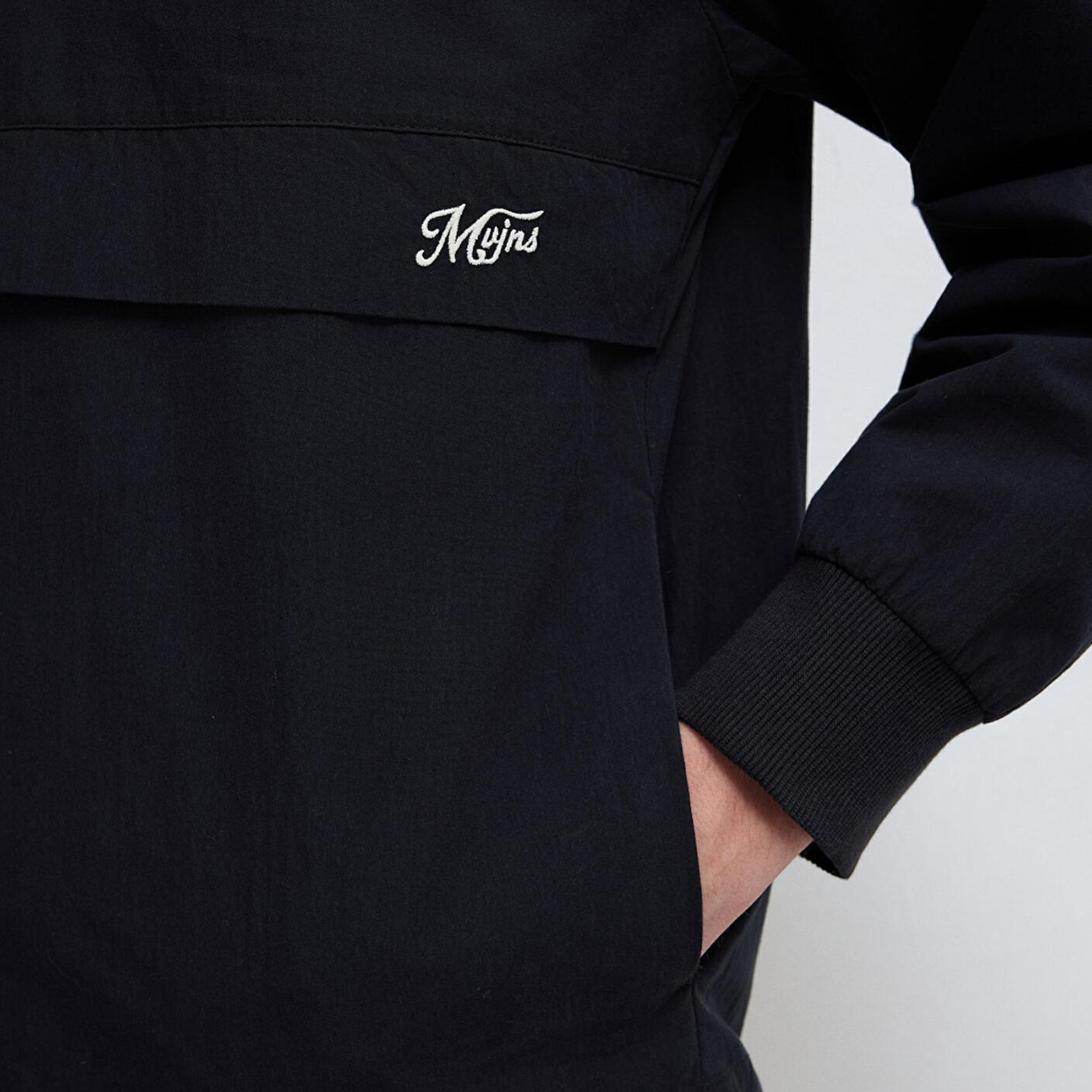 Mavi Yarı Fermuarlı Siyah Sweatshirt 0211890-900