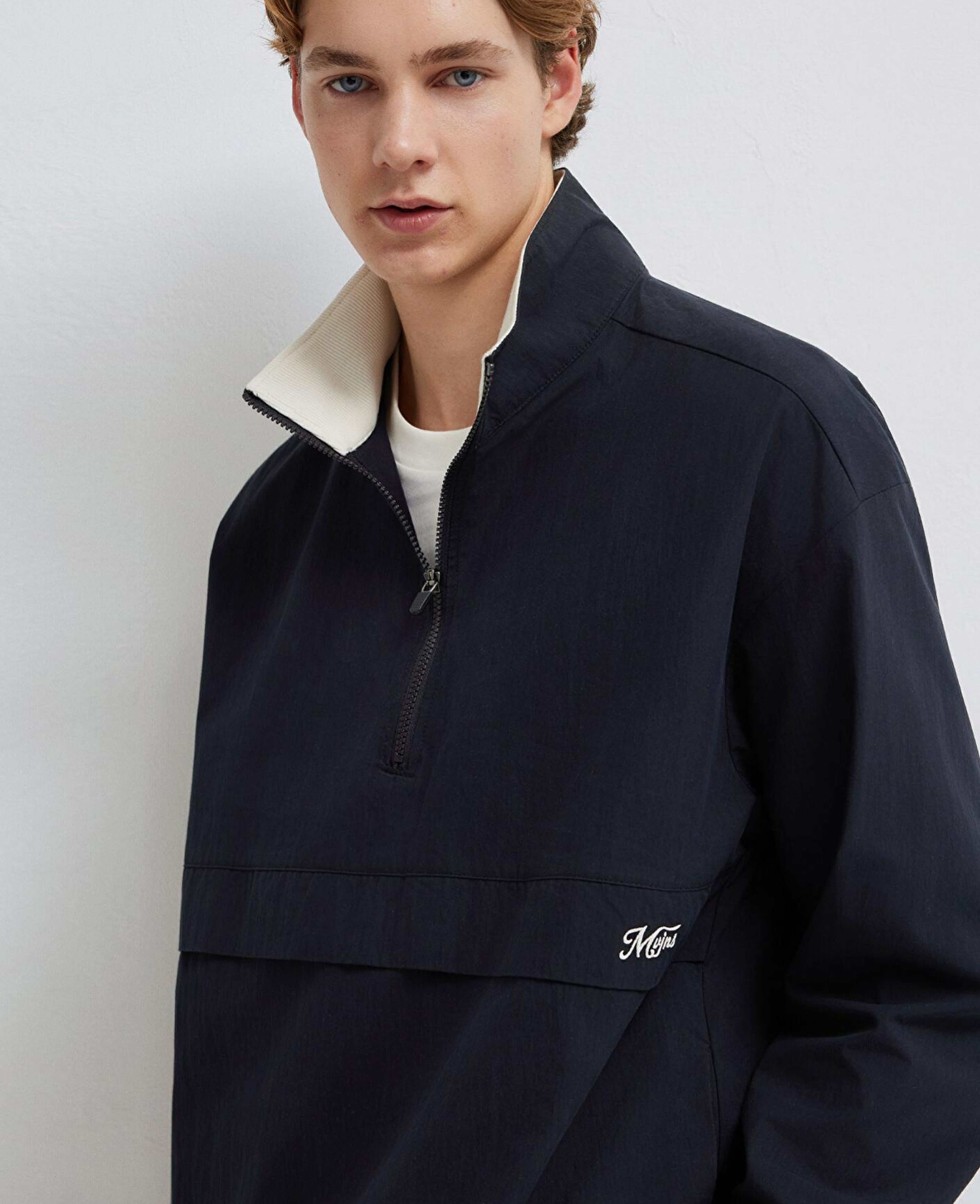 Mavi Yarı Fermuarlı Siyah Sweatshirt 0211890-900