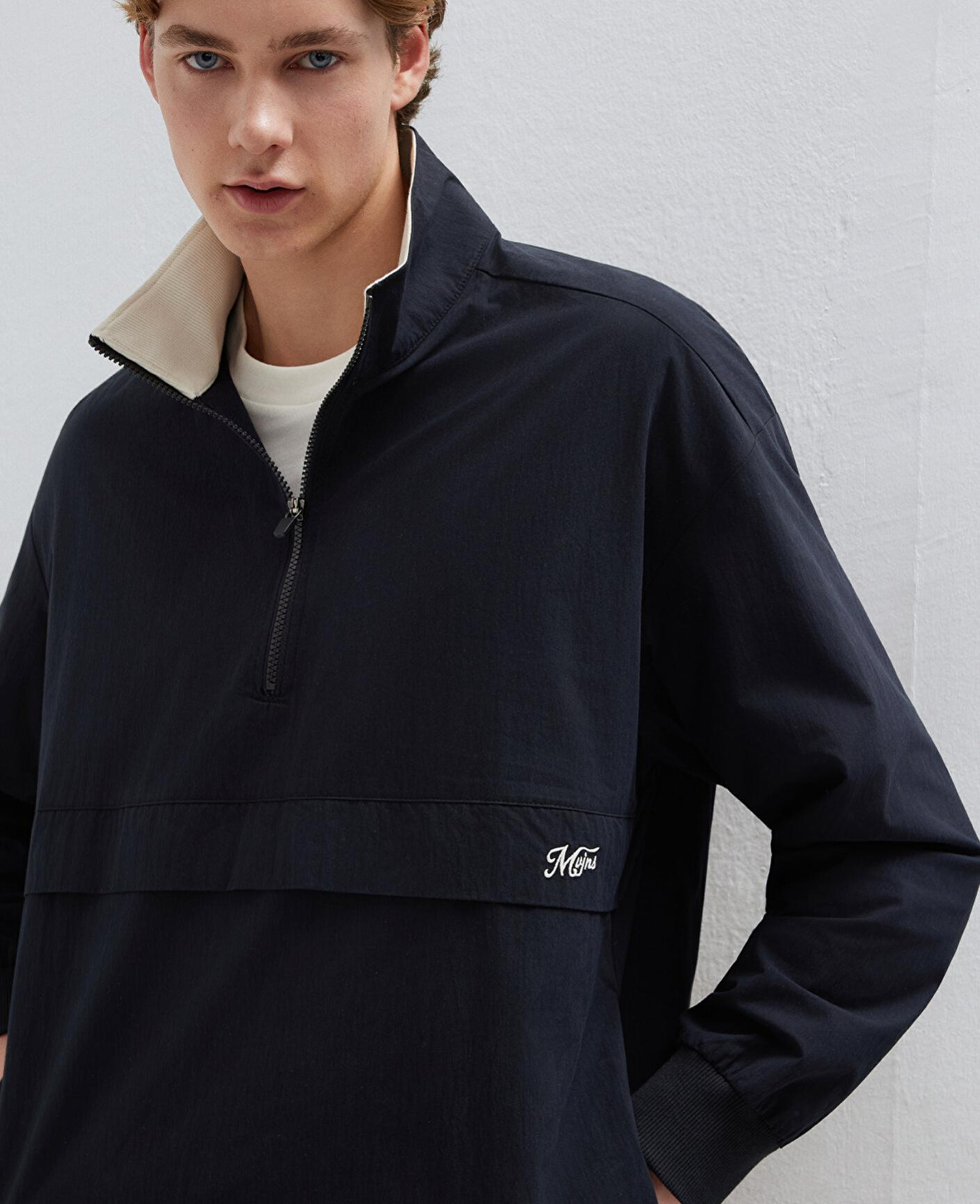 Mavi Yarı Fermuarlı Siyah Sweatshirt 0211890-900