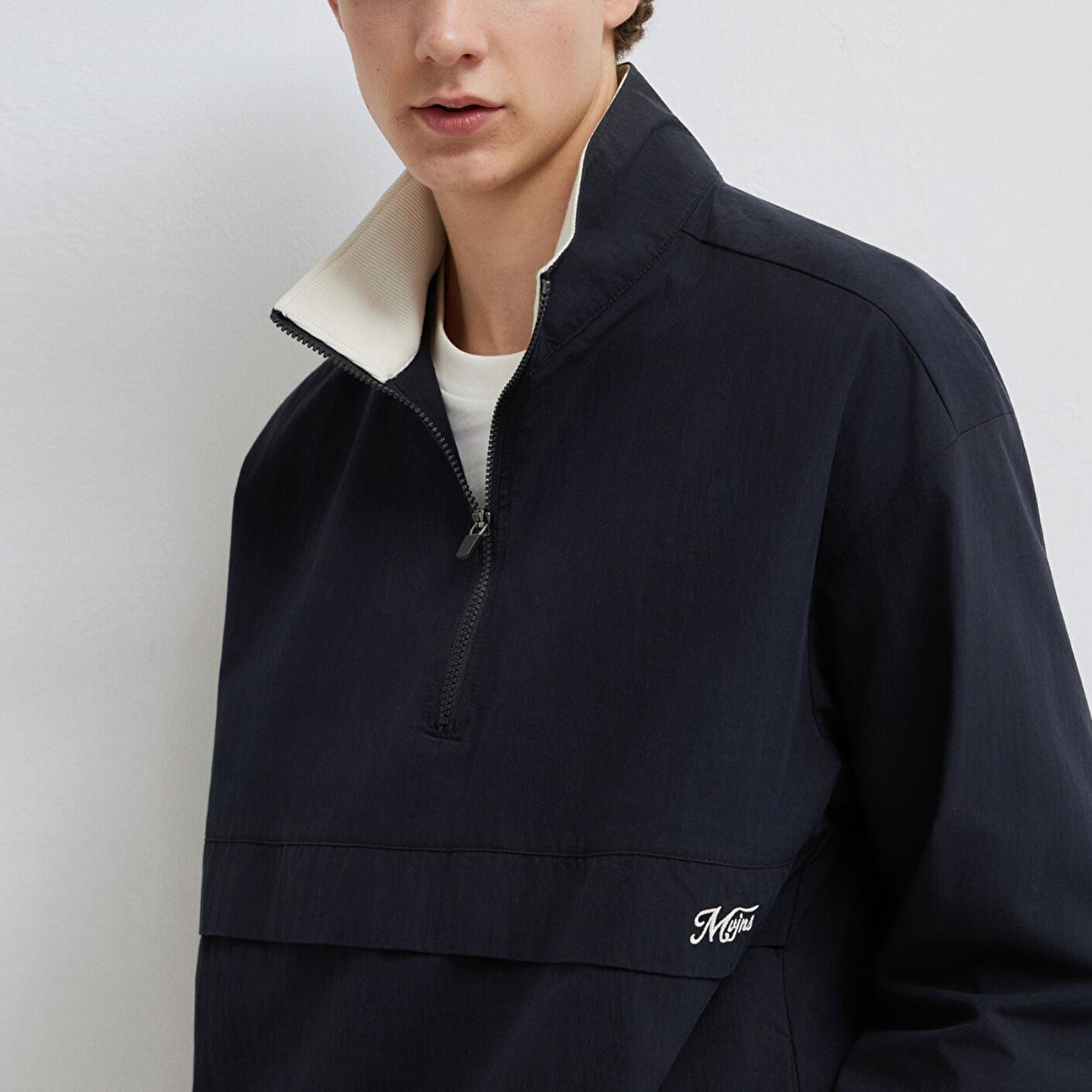 Mavi Yarı Fermuarlı Siyah Sweatshirt 0211890-900