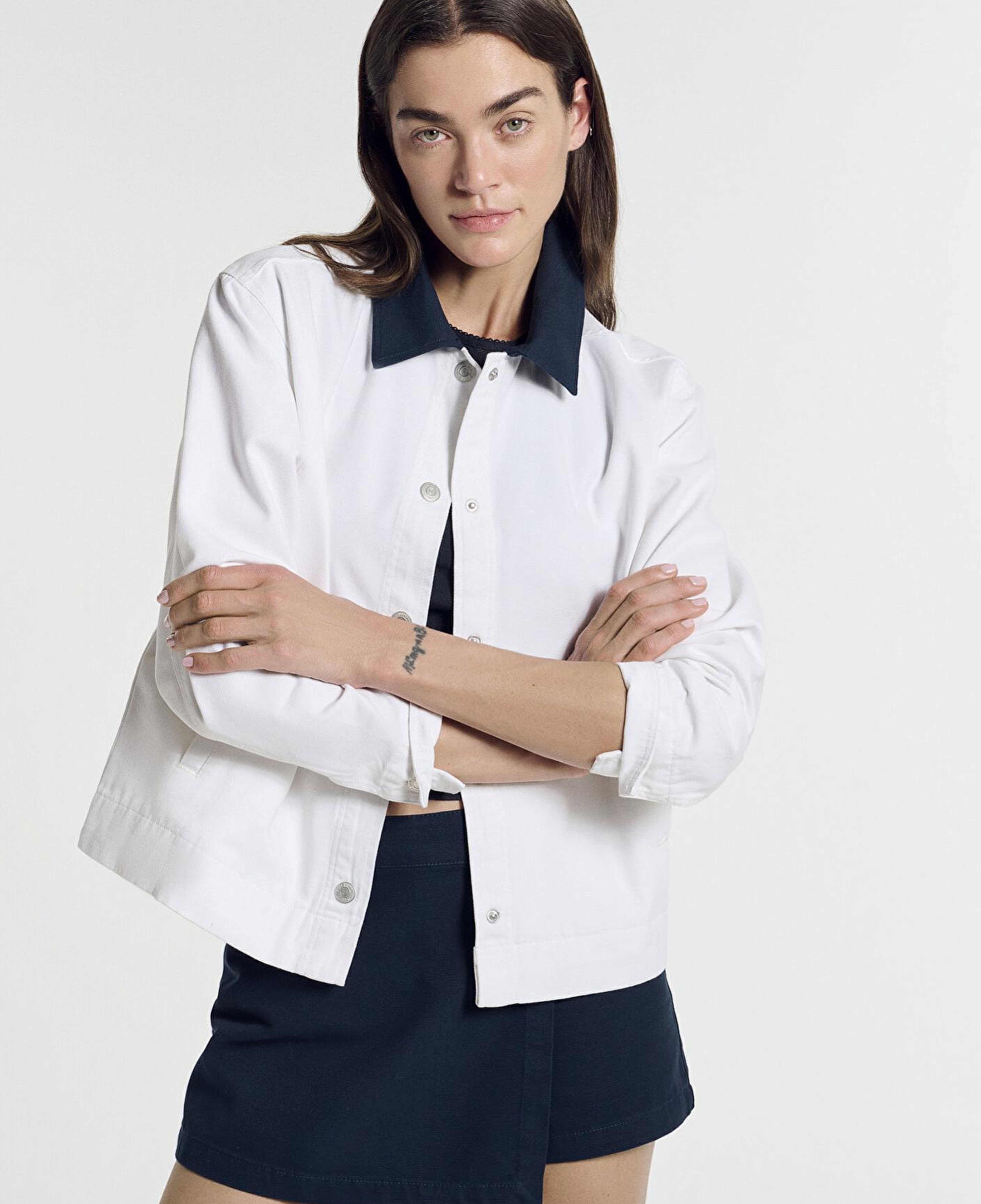 Mavi Yaka Detaylı Beyaz İnce Ceket Loose Fit / Bol Rahat Kesim 1211407-80194