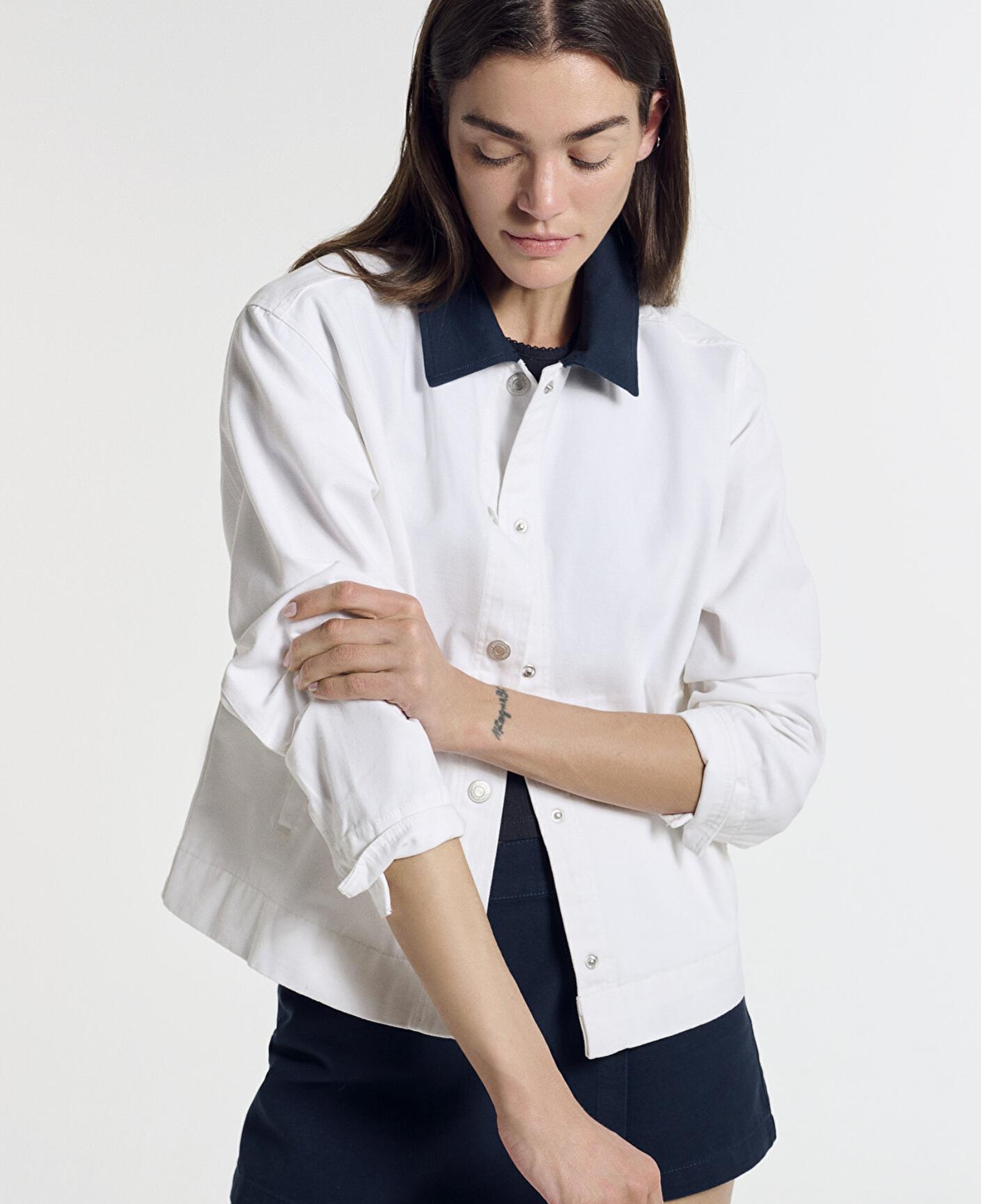 Mavi Yaka Detaylı Beyaz İnce Ceket Loose Fit / Bol Rahat Kesim 1211407-80194