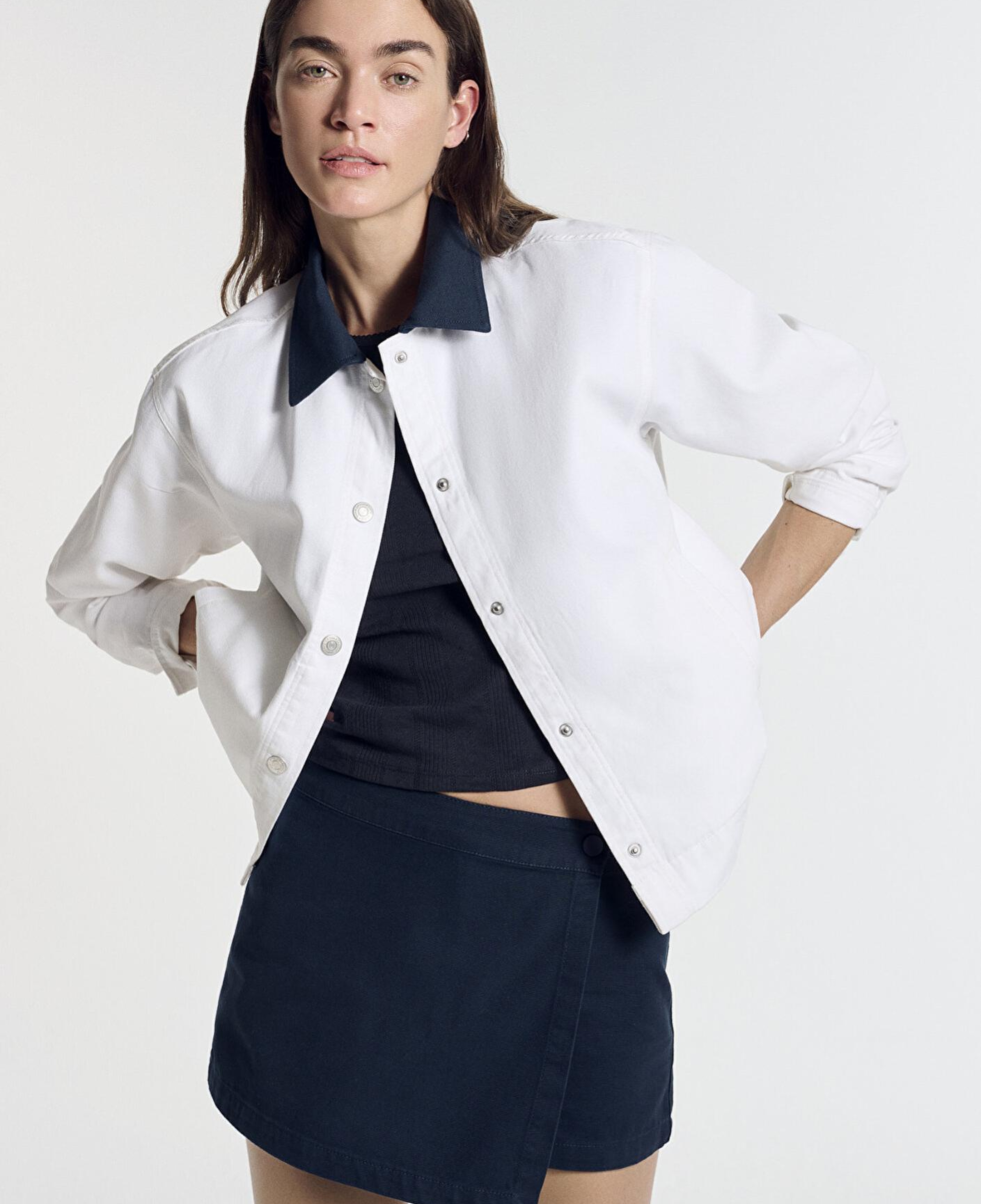 Mavi Yaka Detaylı Beyaz İnce Ceket Loose Fit / Bol Rahat Kesim 1211407-80194